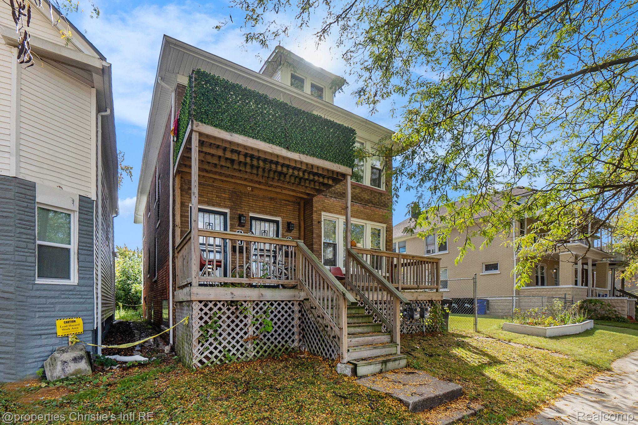552 HOLBROOK Street