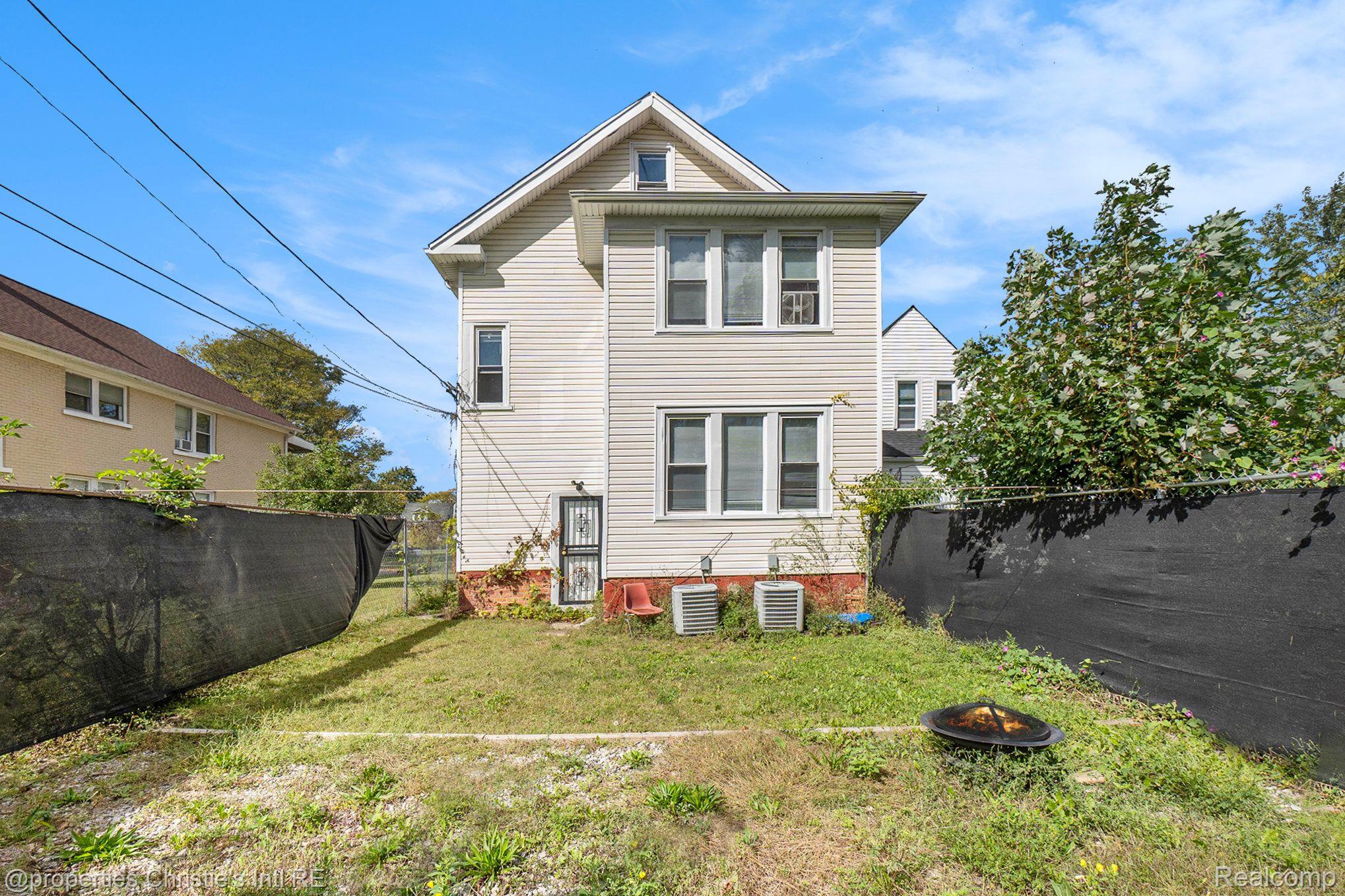552 HOLBROOK Street