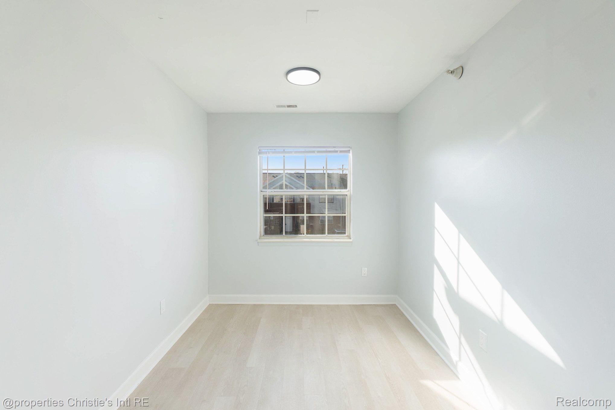 4434 TRUMBULL Street 9