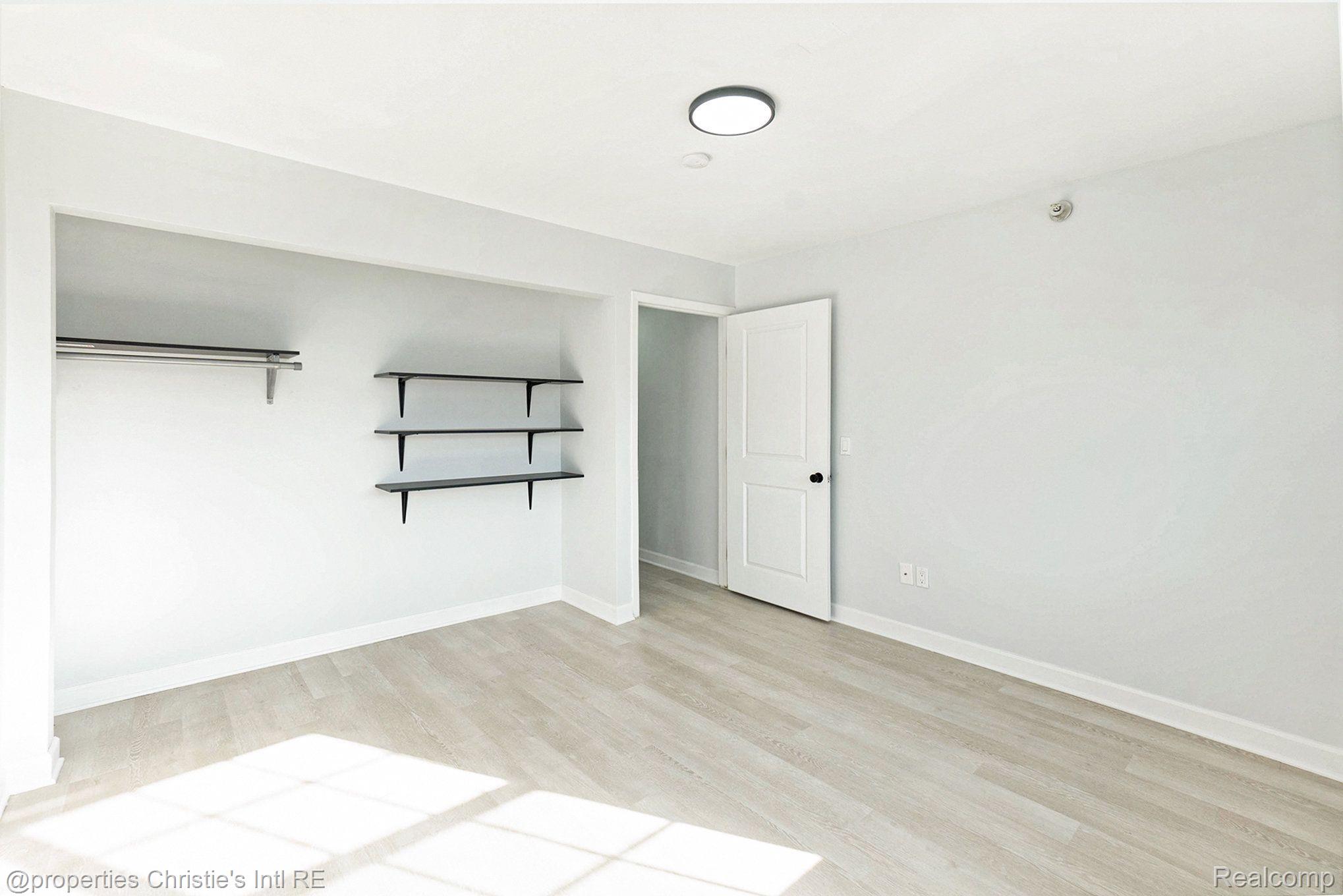 4434 TRUMBULL Street 9