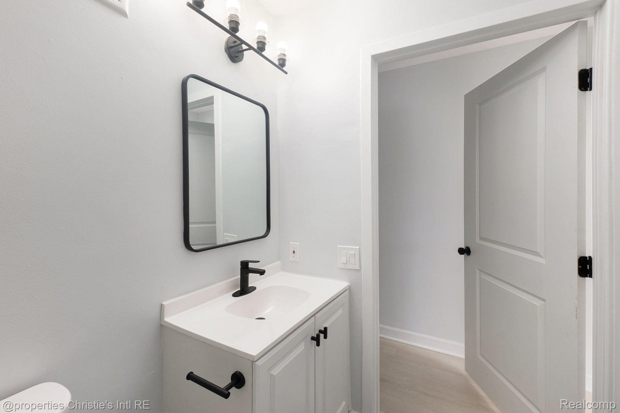 4434 TRUMBULL Street 9