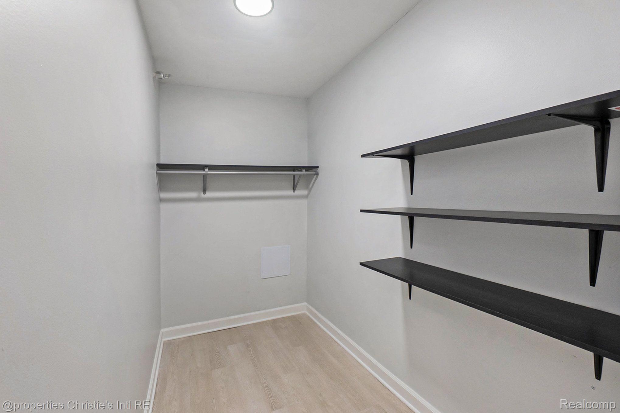 4434 TRUMBULL Street 9