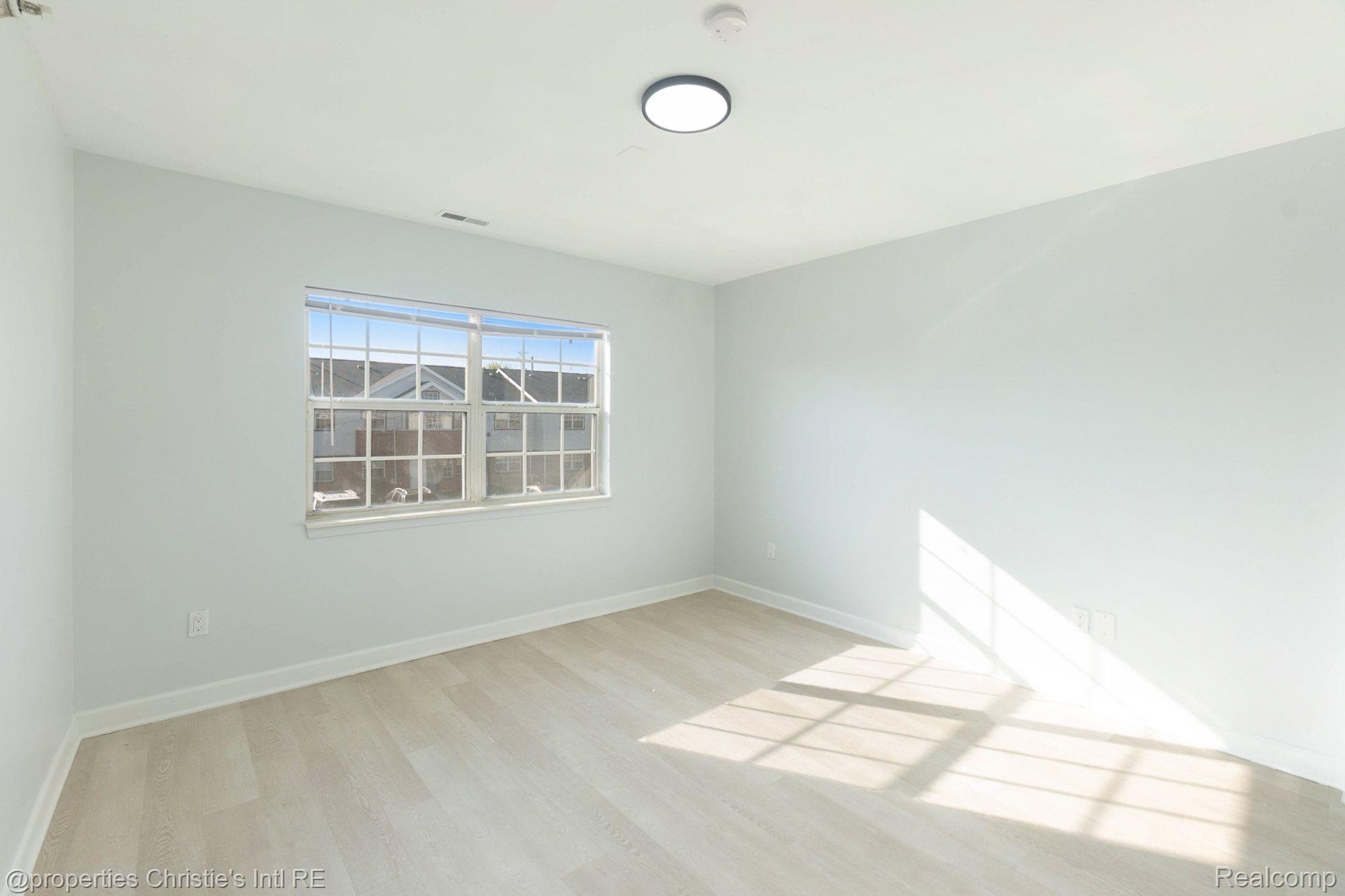 4434 TRUMBULL Street 9