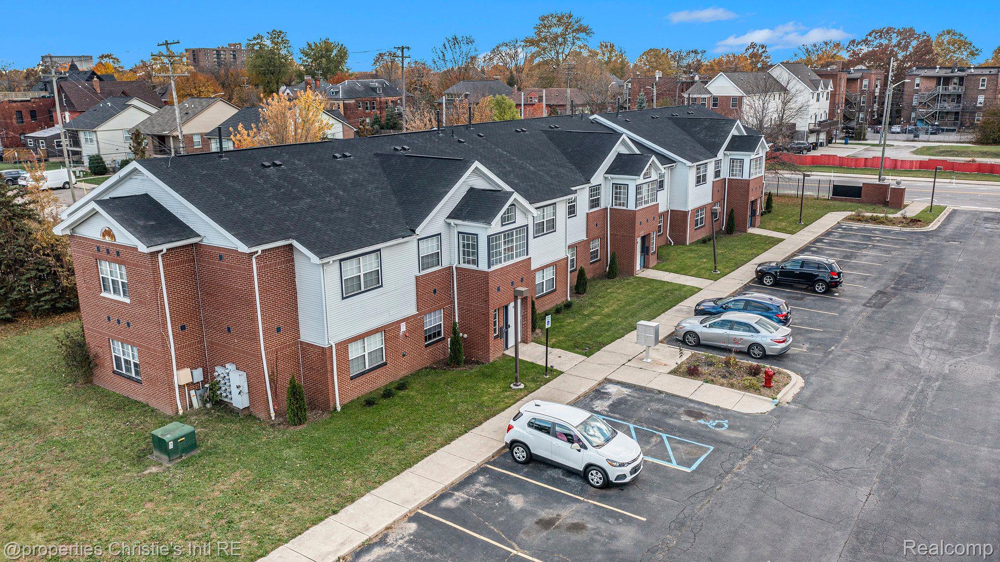 4434 TRUMBULL Street 9