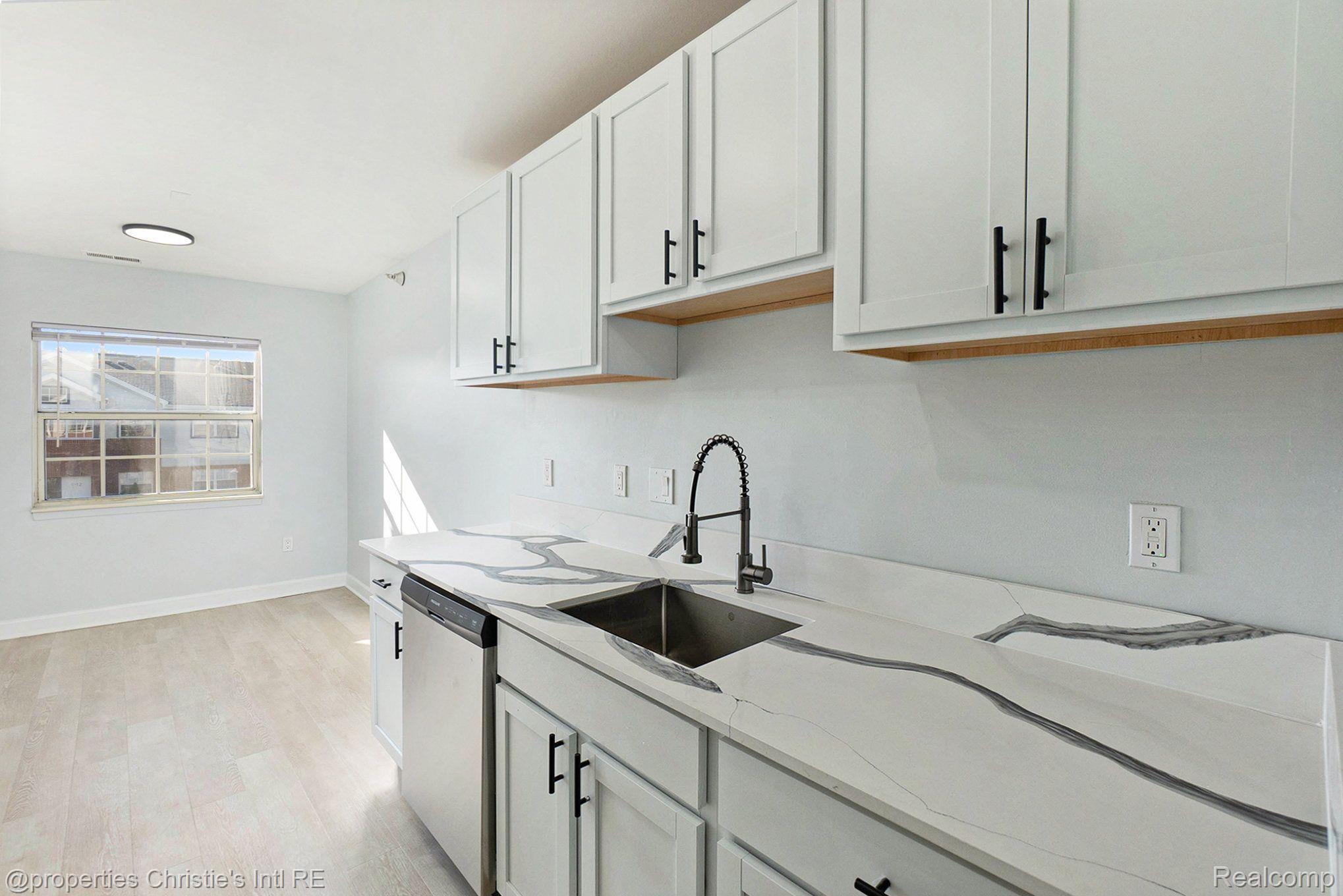 4434 TRUMBULL Street 9