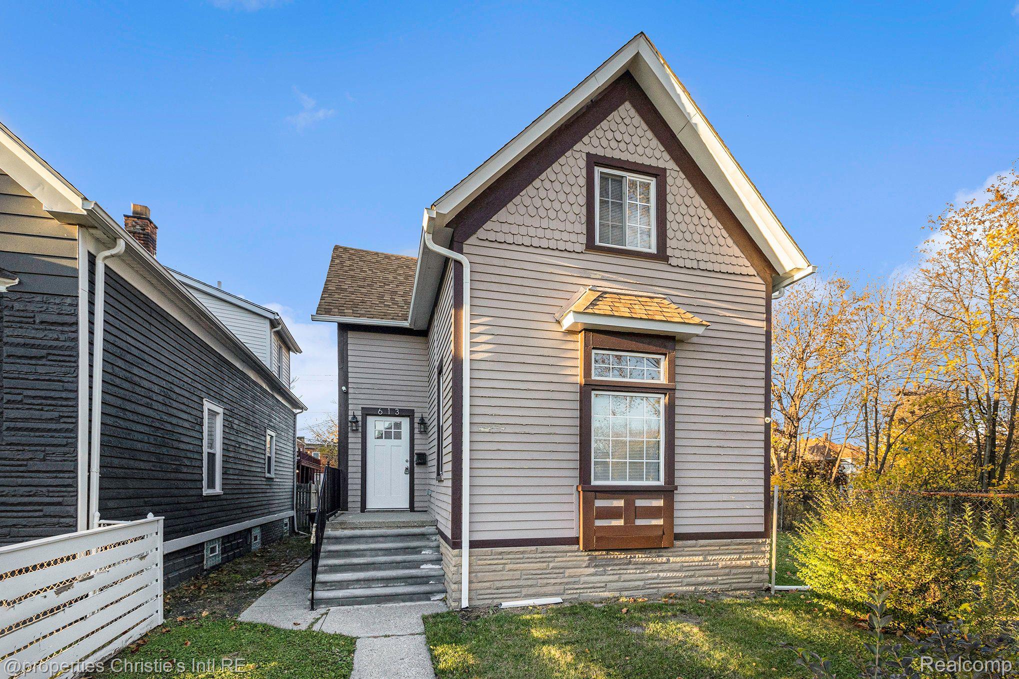 613 E EUCLID Street