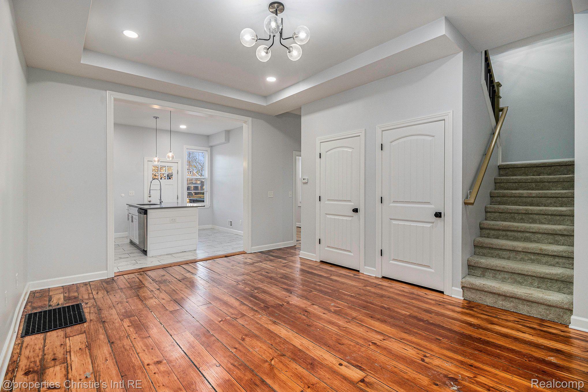613 E EUCLID Street