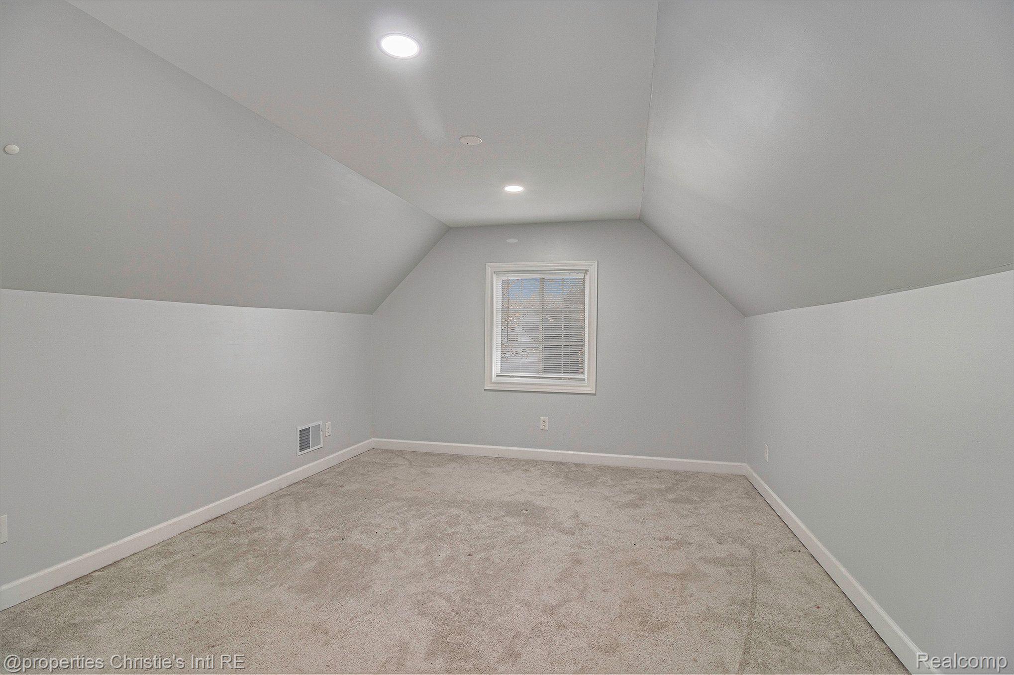 613 E EUCLID Street