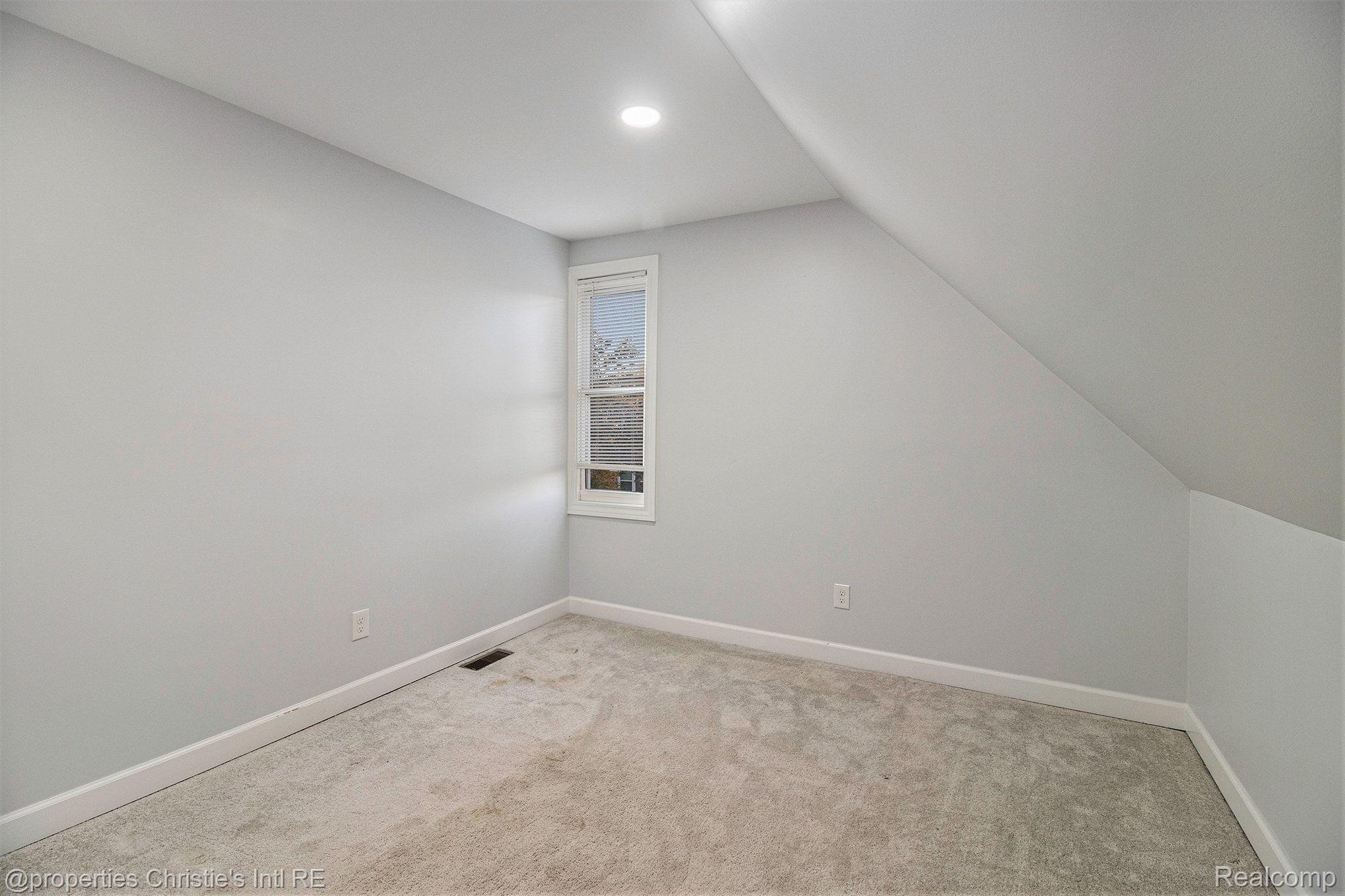 613 E EUCLID Street