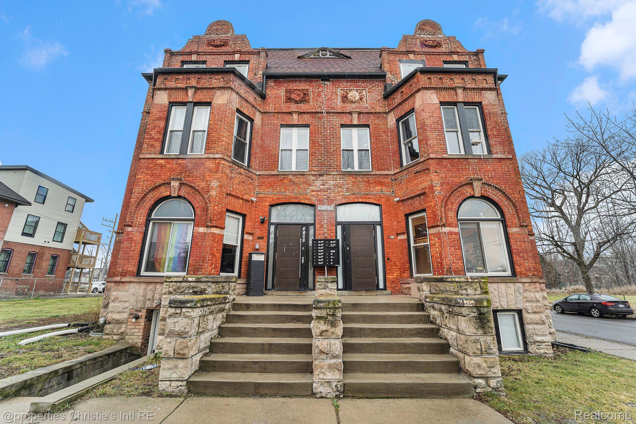 3143 TRUMBULL Street 302