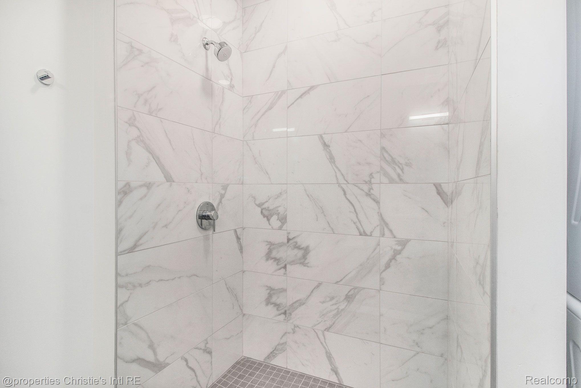 7410 KERCHEVAL Street 207