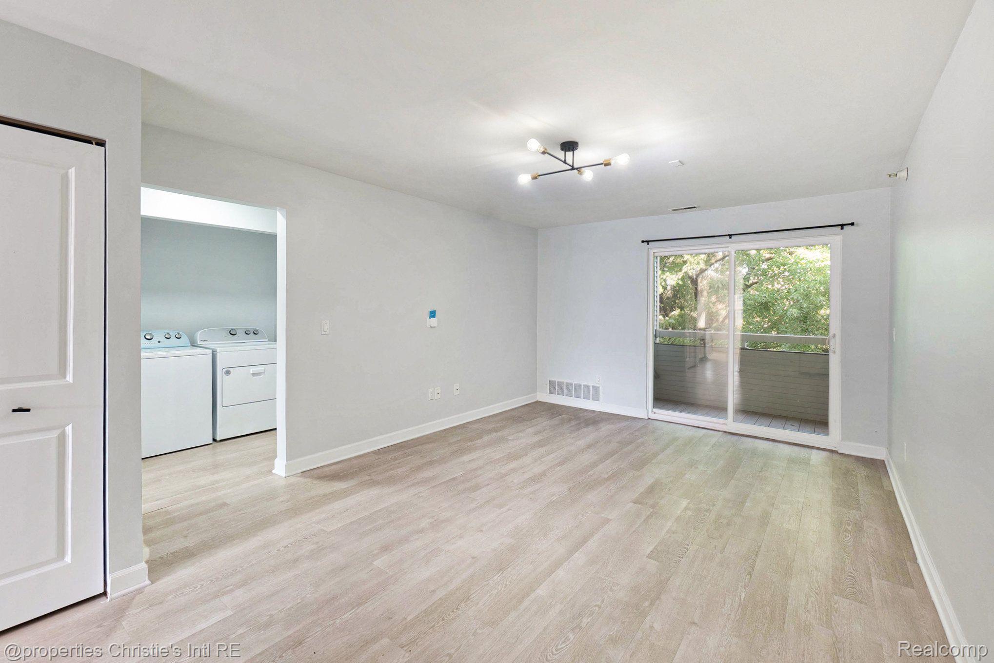 4434 TRUMBULL Street 8