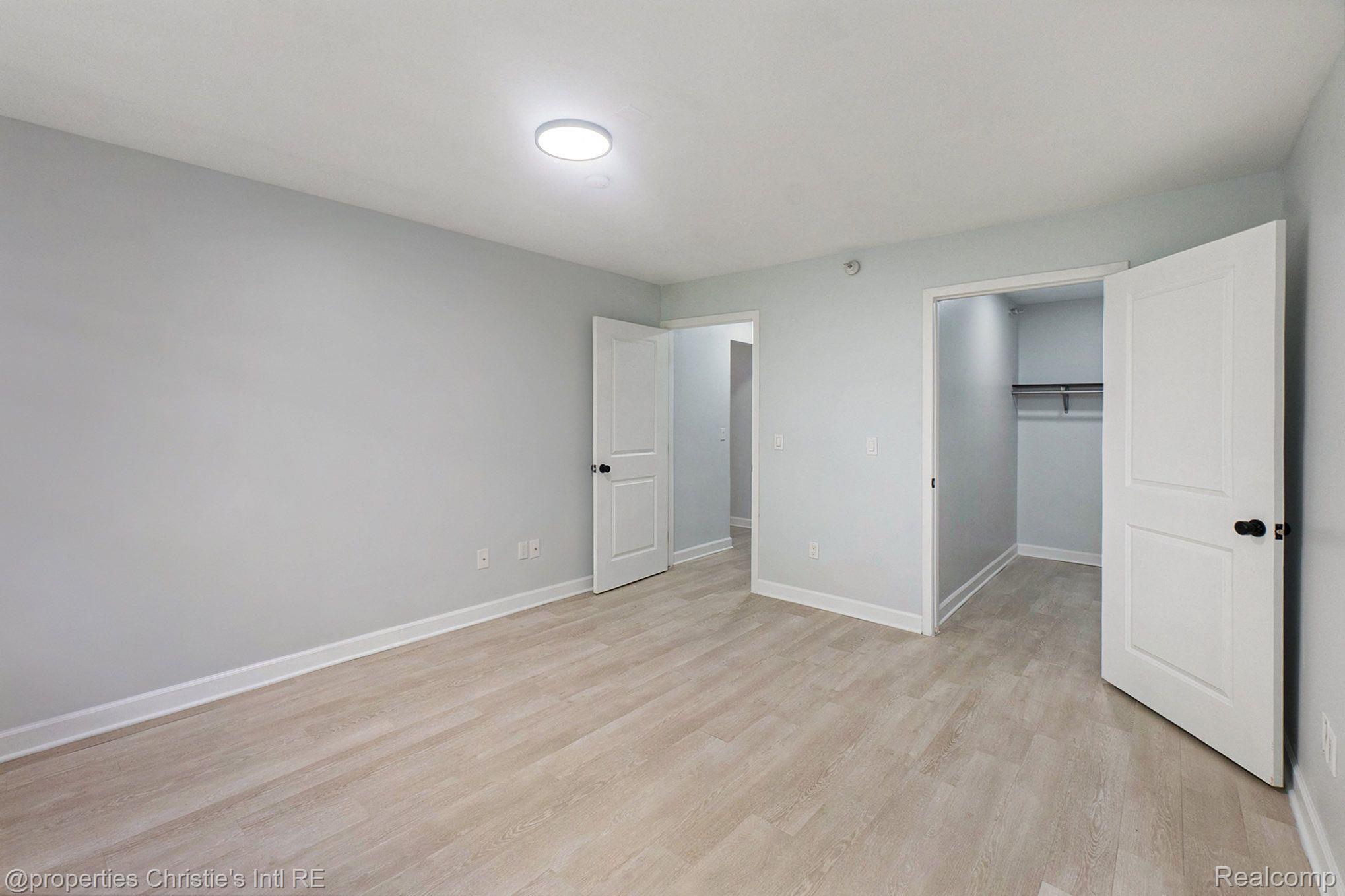 4434 TRUMBULL Street 8