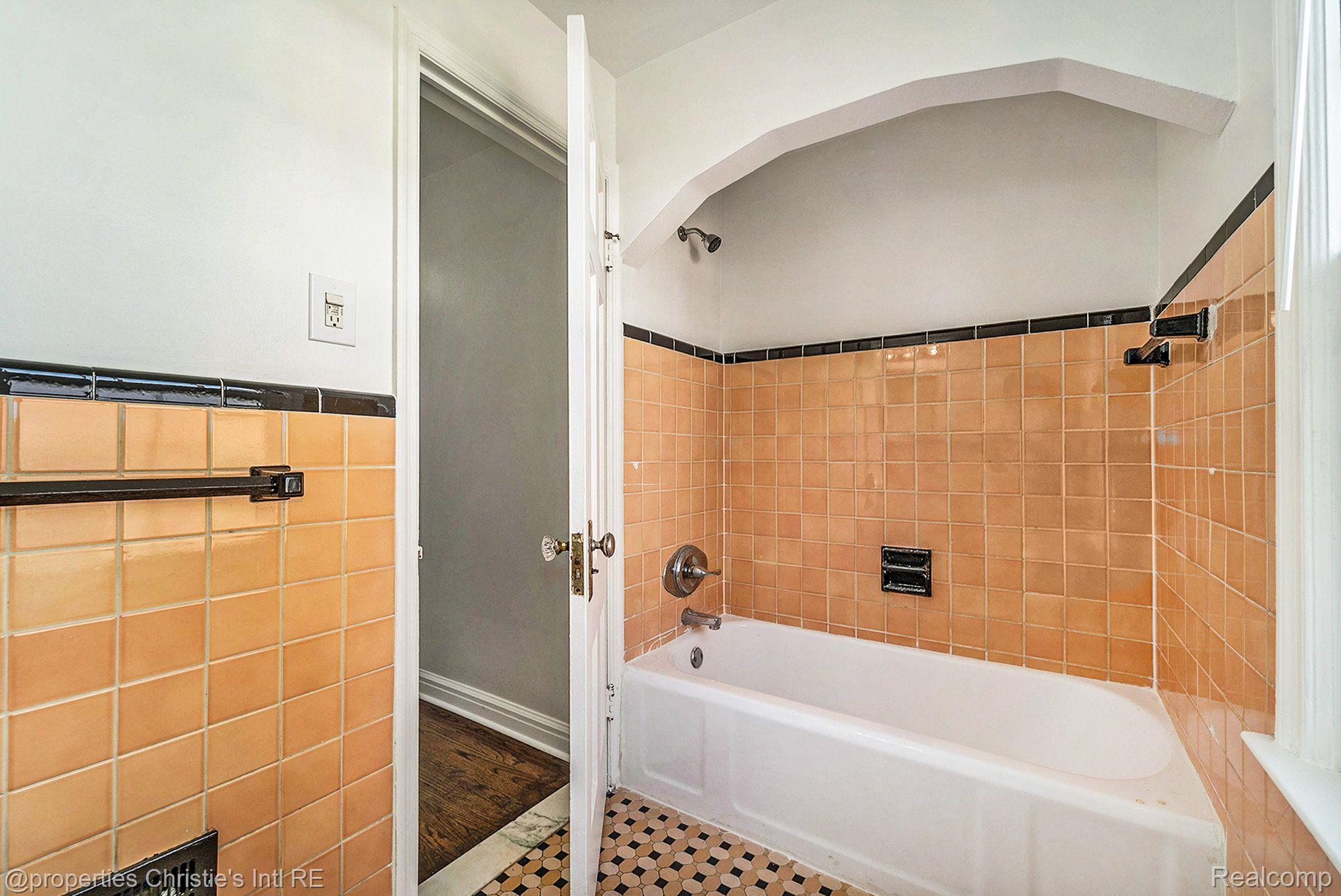 18052 SORRENTO Street