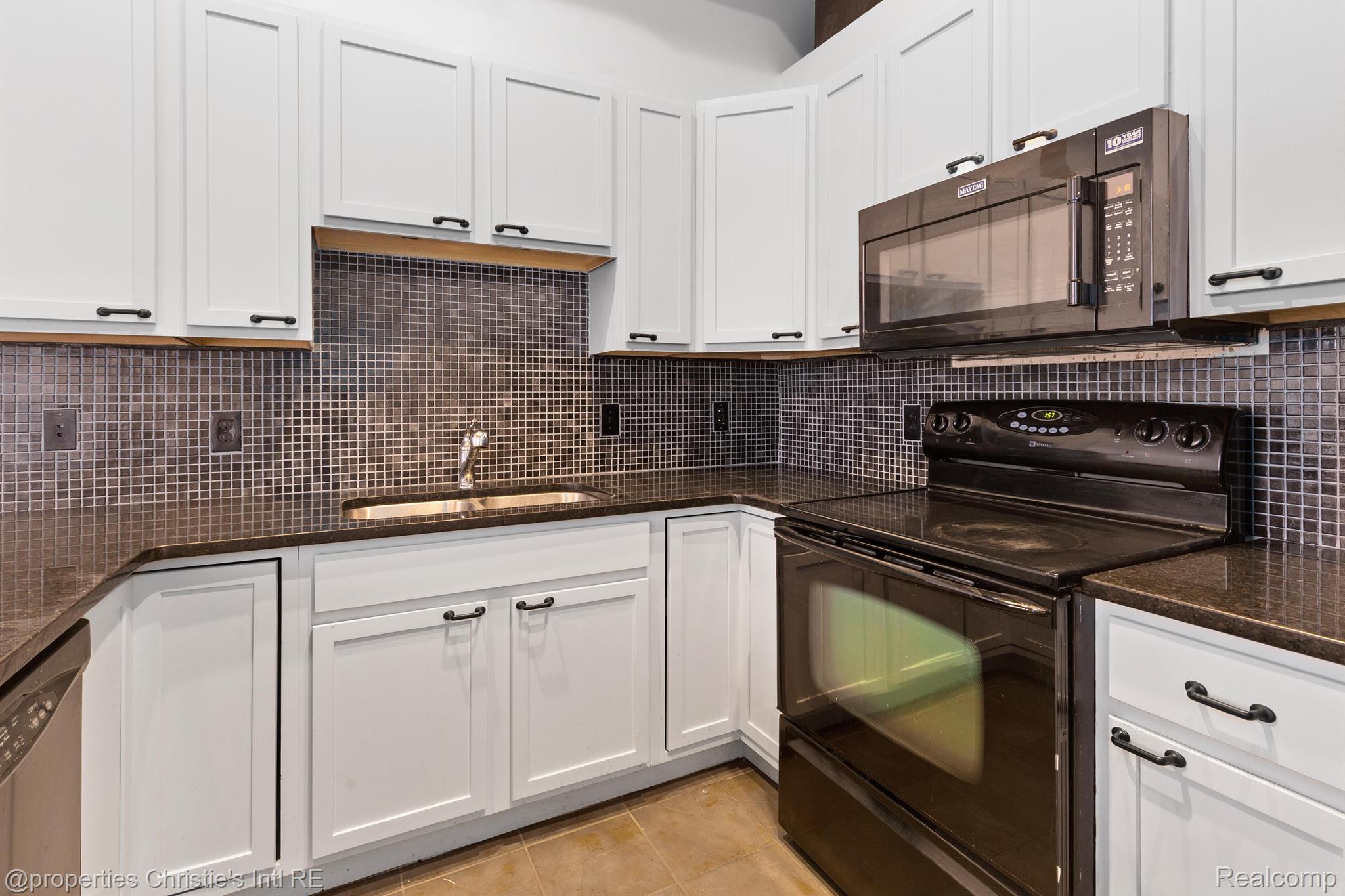 5766 TRUMBULL Street 110