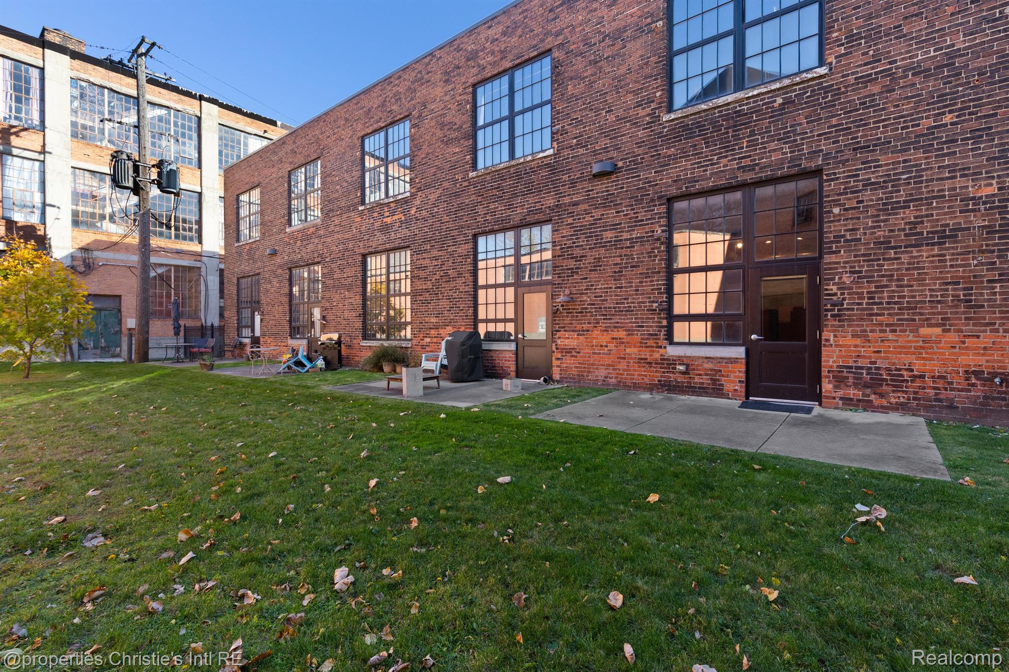 5766 TRUMBULL Street 110