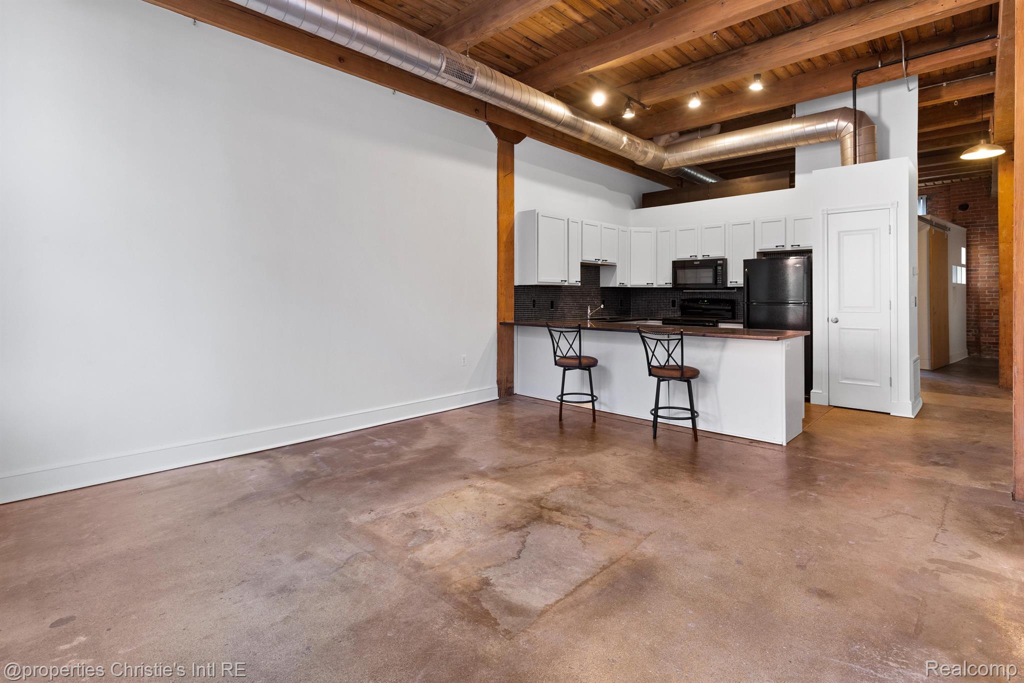 5766 TRUMBULL Street 110
