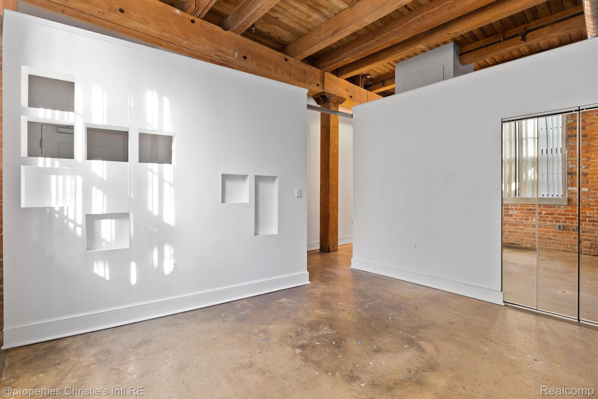 5766 TRUMBULL Street 110
