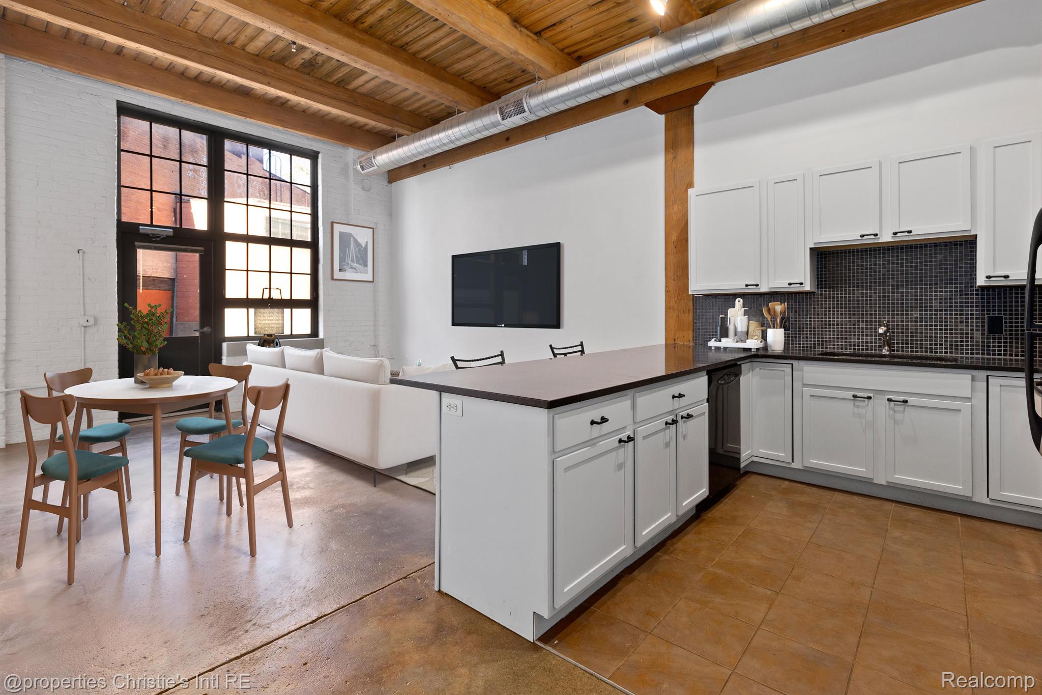5766 TRUMBULL Street 110