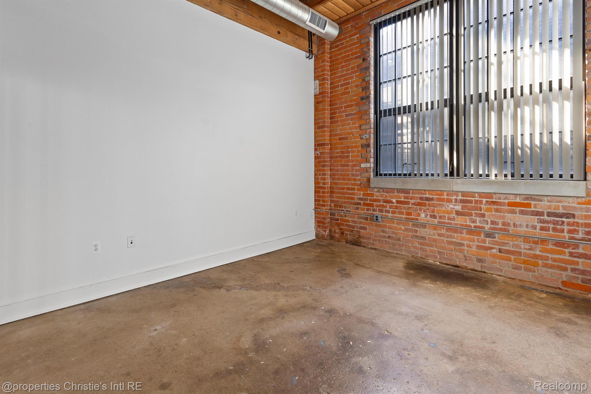 5766 TRUMBULL Street 110
