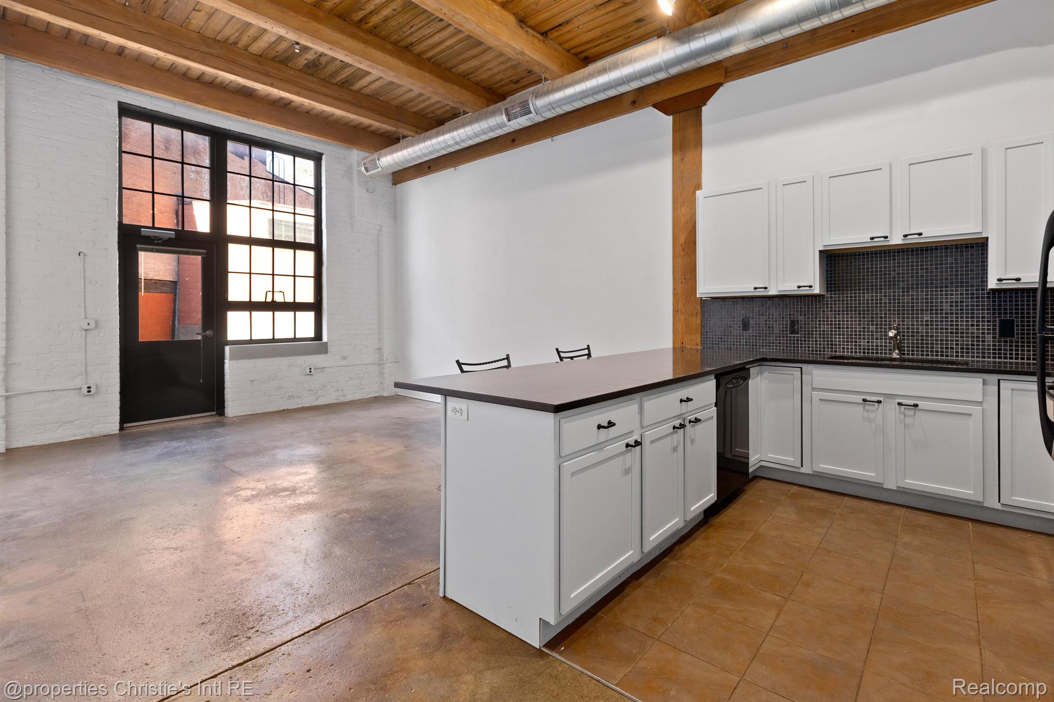 5766 TRUMBULL Street 110