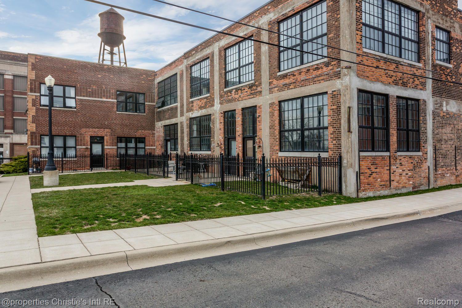 5766 TRUMBULL Street 110