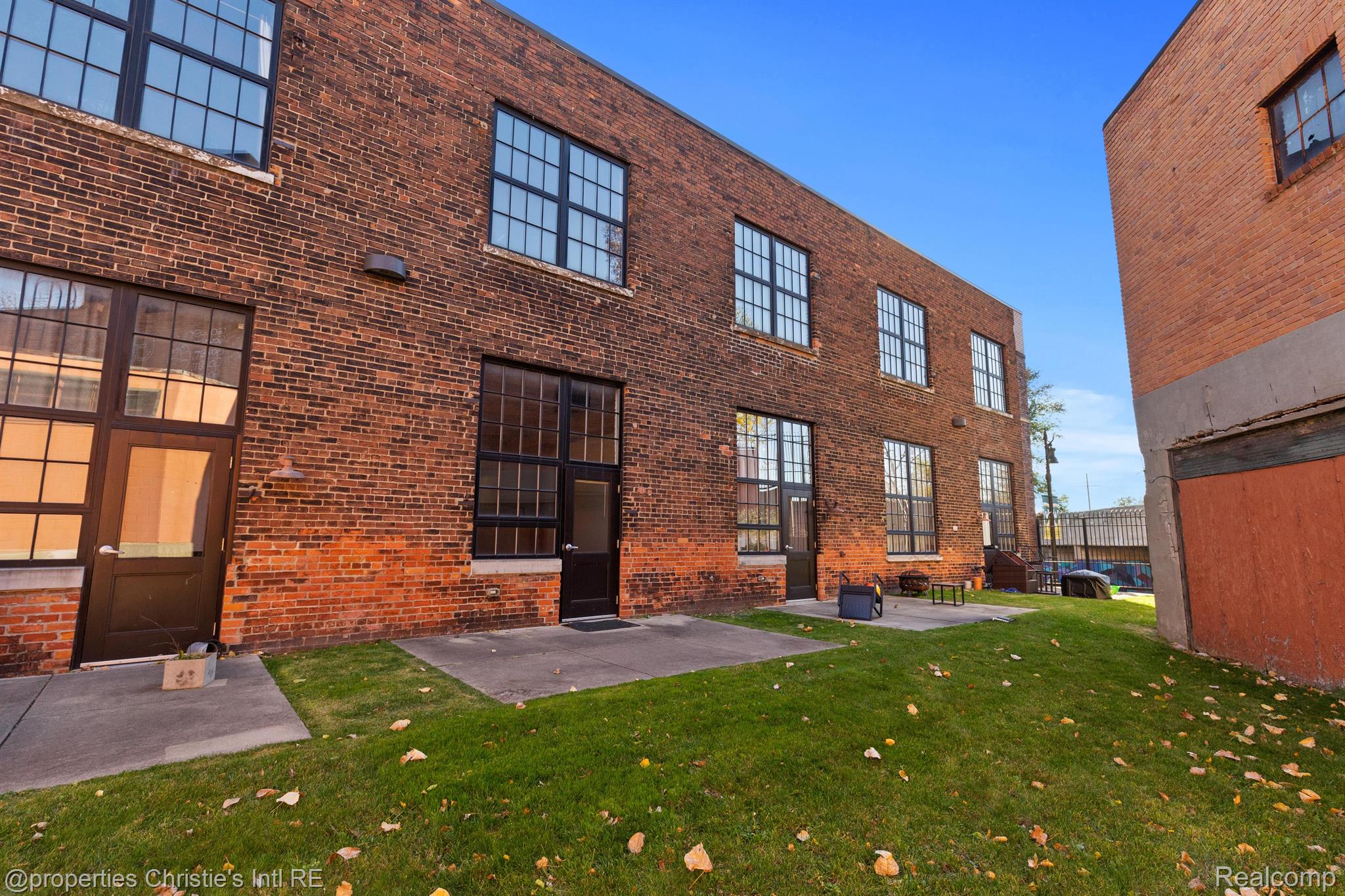 5766 TRUMBULL Street 110