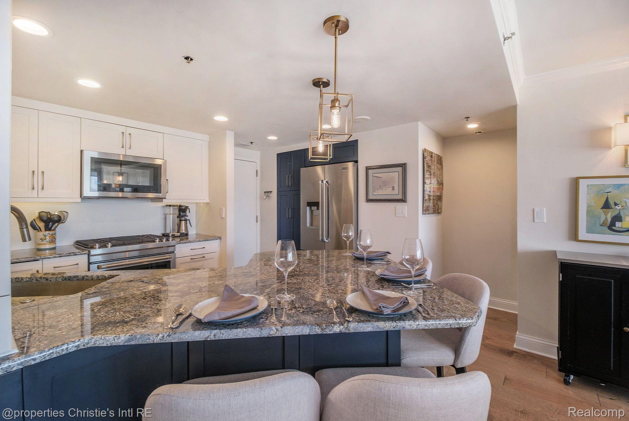 250 E HARBORTOWN Drive 1312