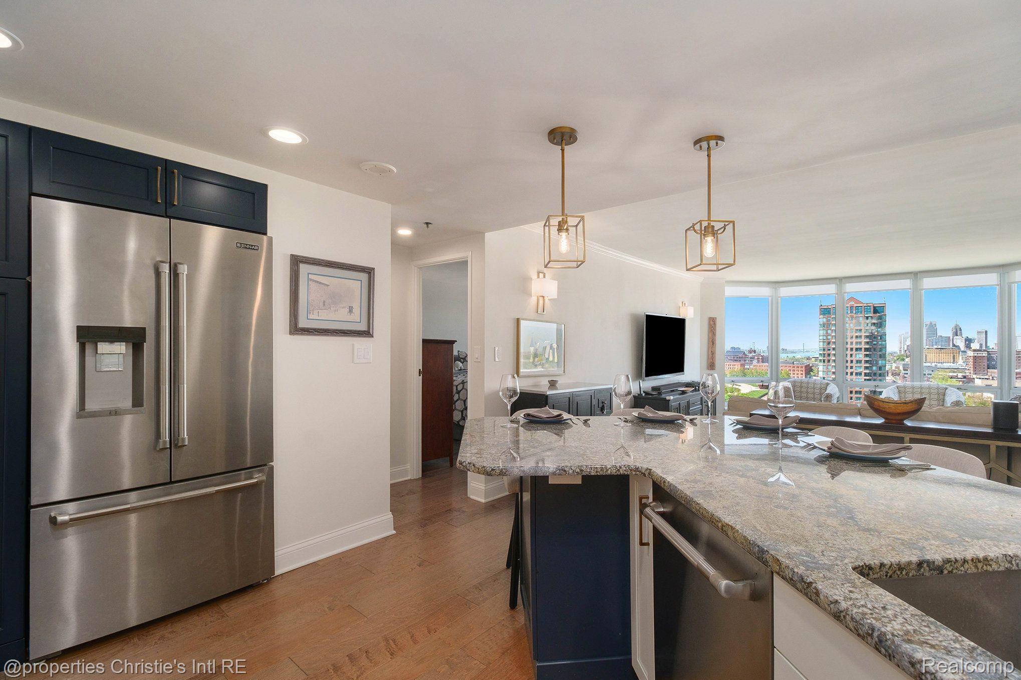 250 E HARBORTOWN Drive 1312
