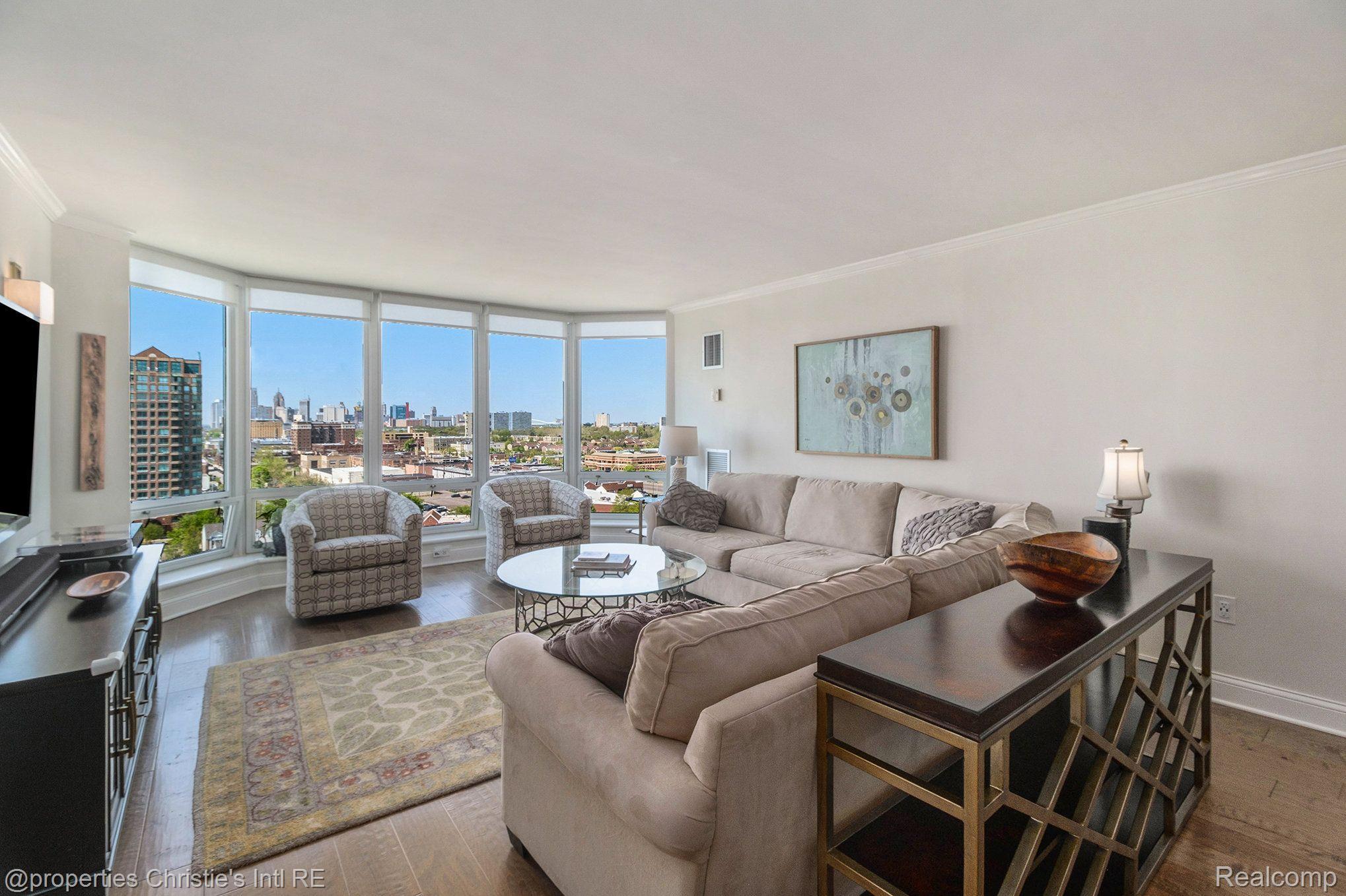 250 E HARBORTOWN Drive 1312