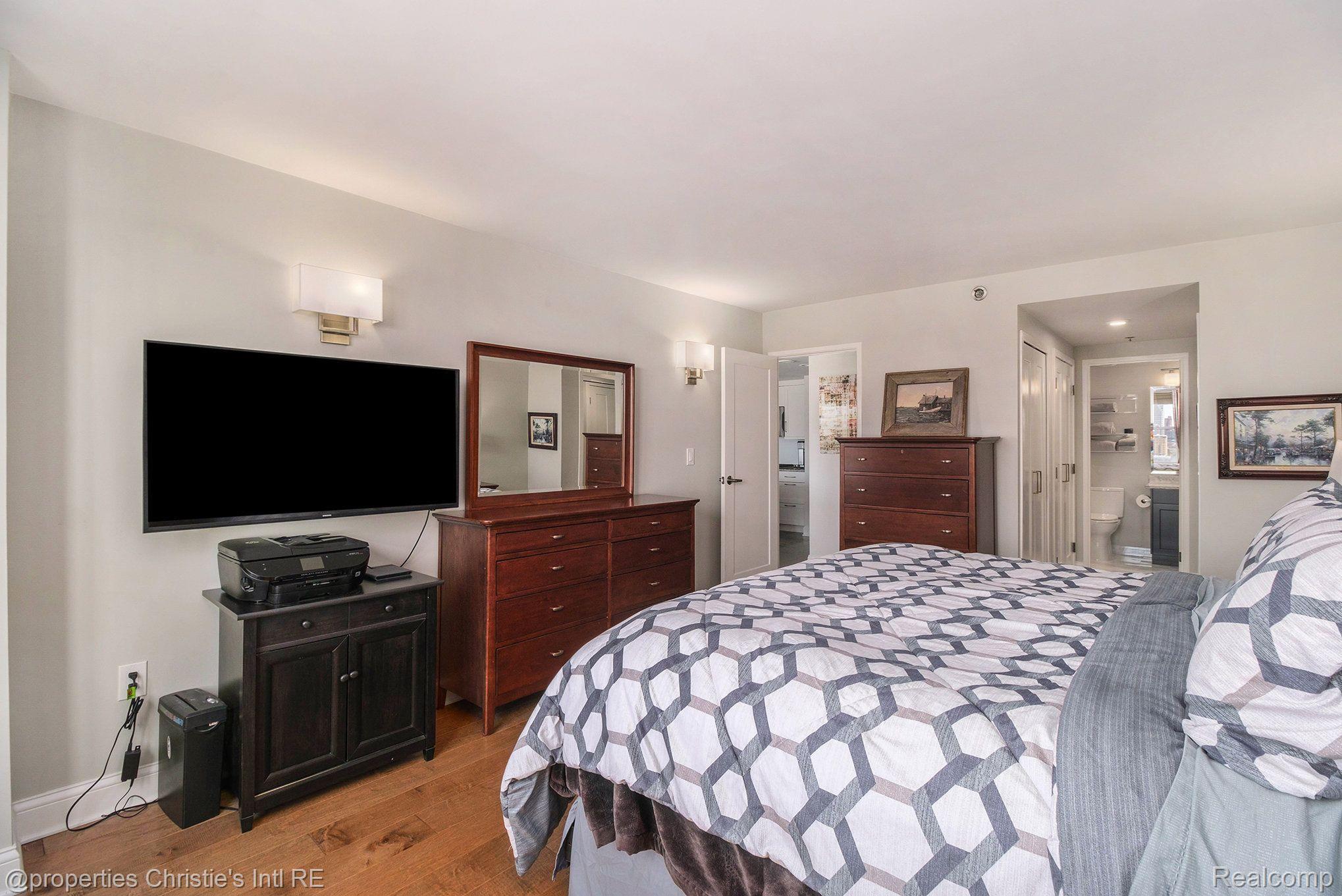 250 E HARBORTOWN Drive 1312