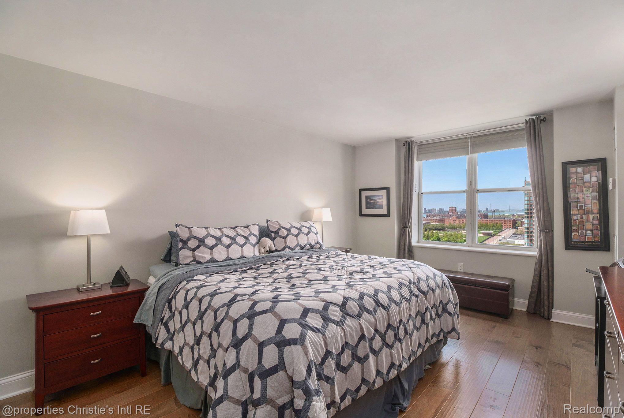 250 E HARBORTOWN Drive 1312