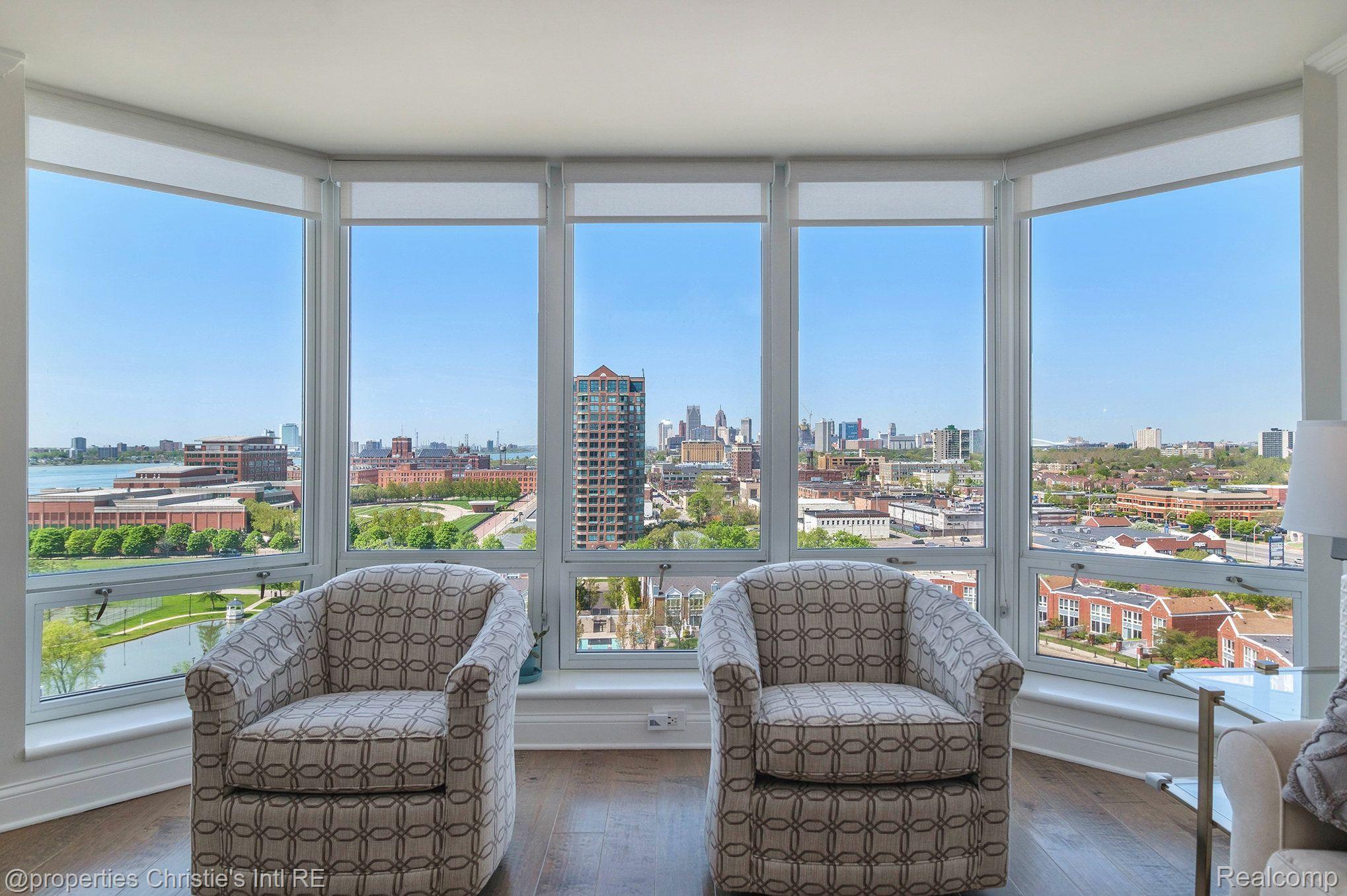 250 E HARBORTOWN Drive 1312