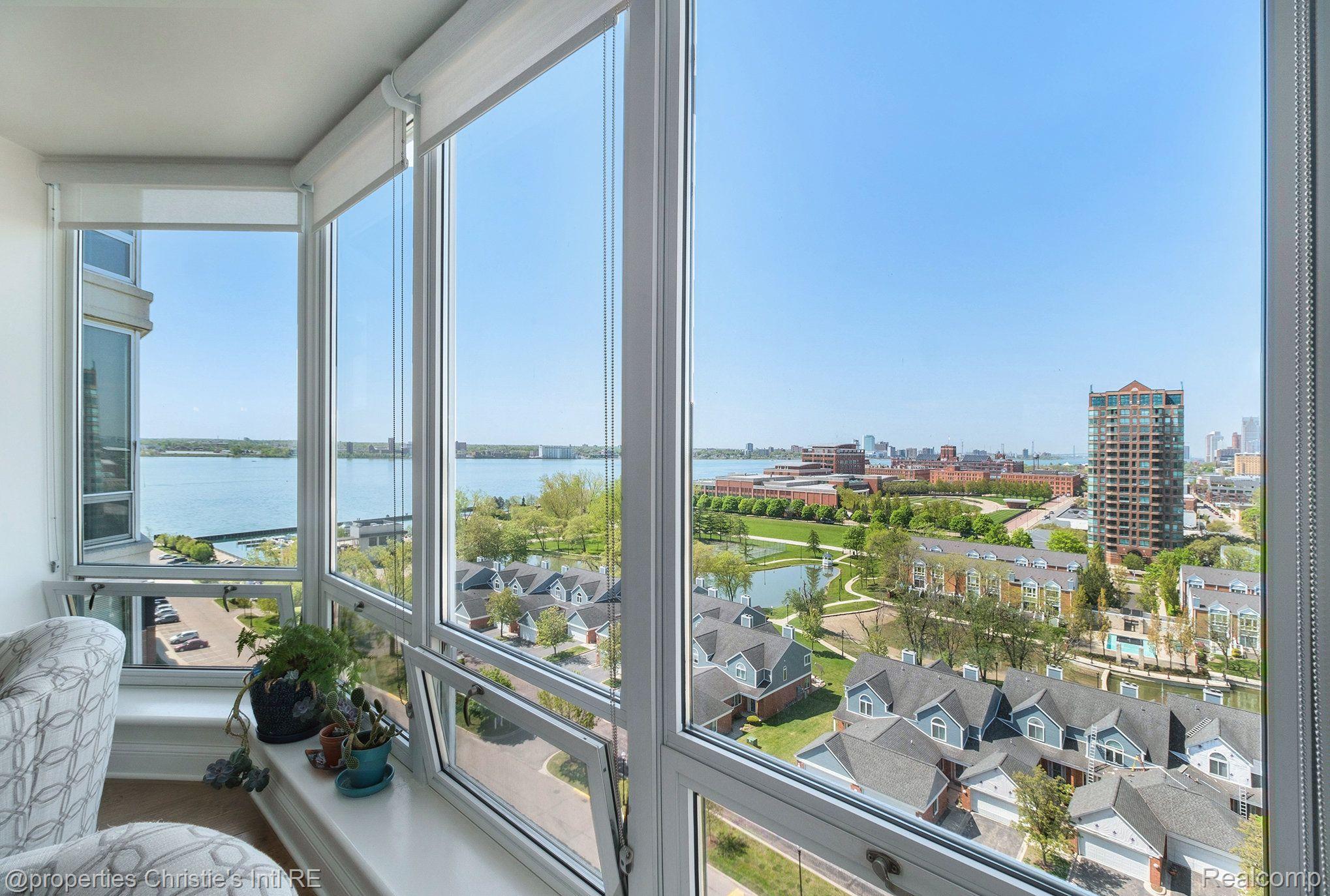 250 E HARBORTOWN Drive 1312