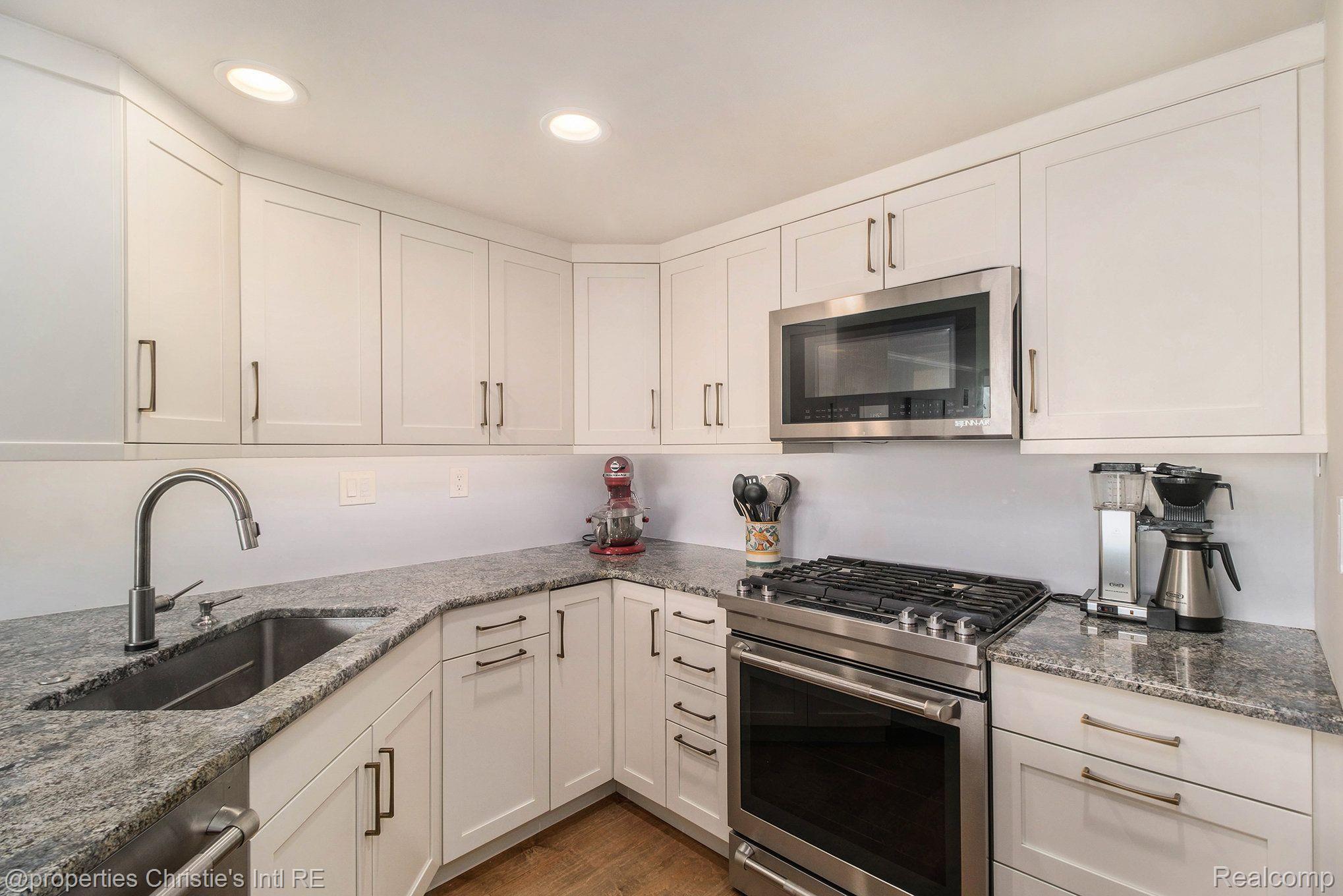 250 E HARBORTOWN Drive 1312