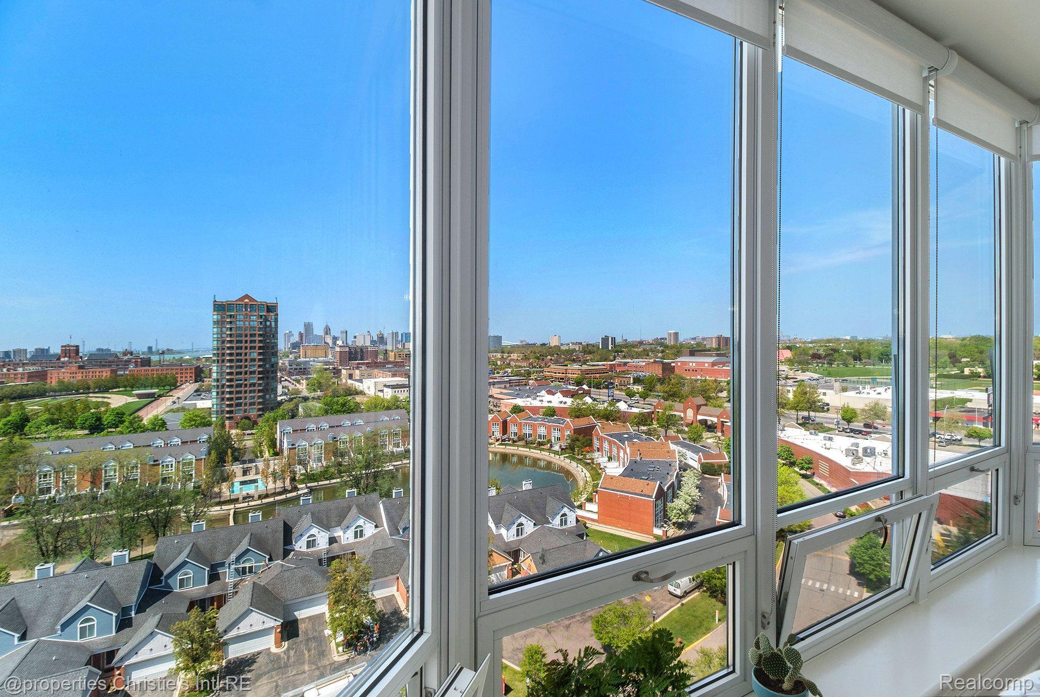 250 E HARBORTOWN Drive 1312