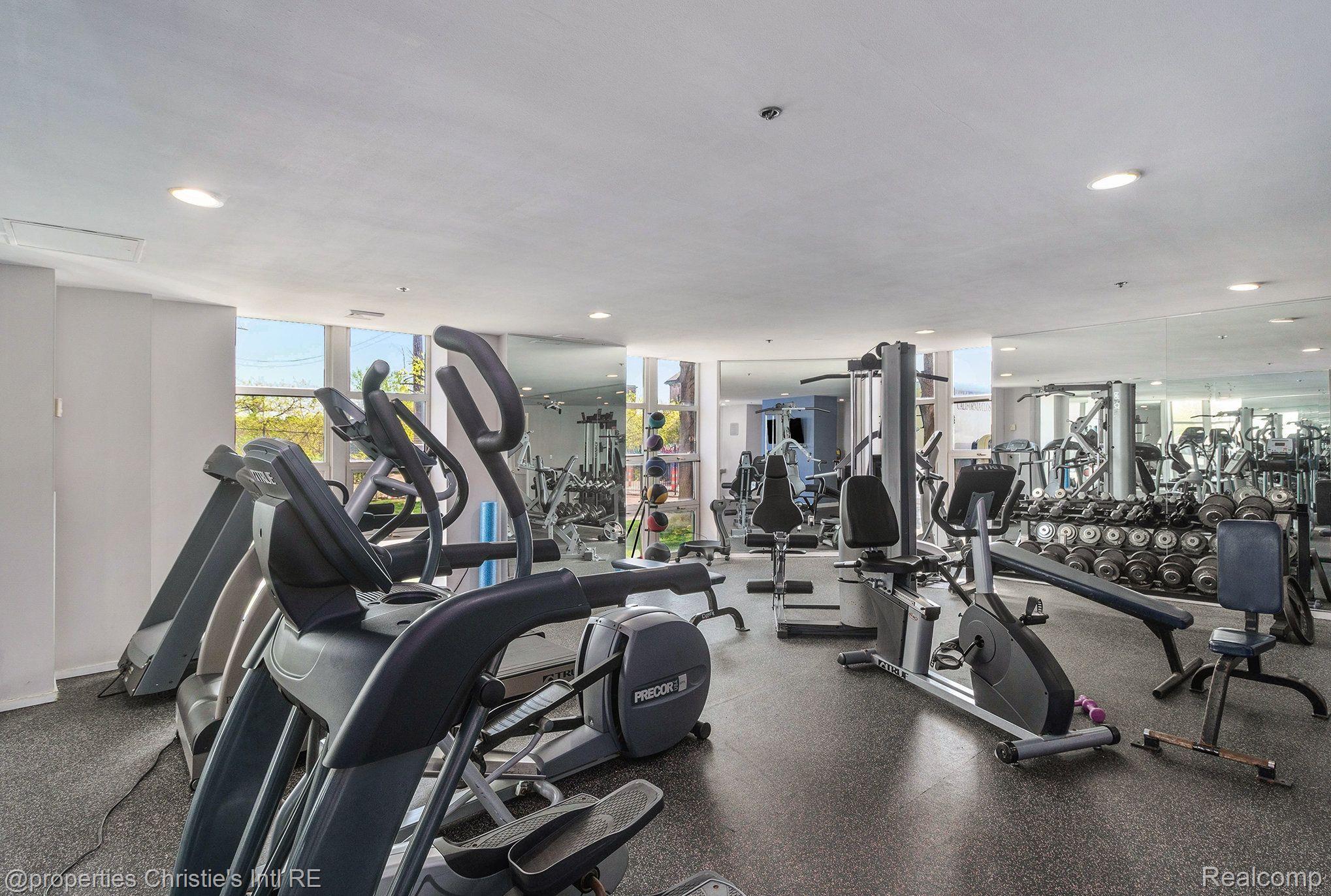 250 E HARBORTOWN Drive 1312