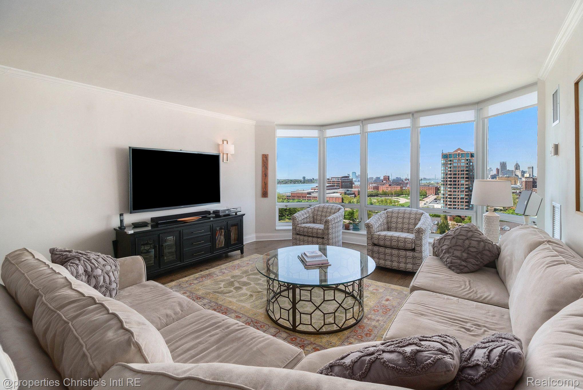 250 E HARBORTOWN Drive 1312
