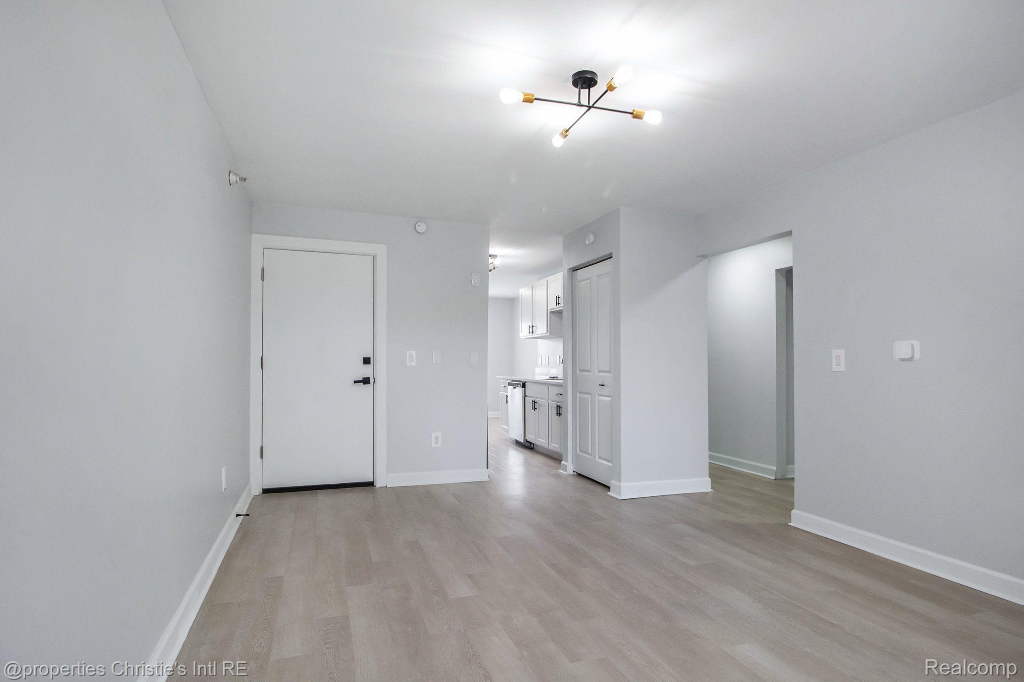 4434 TRUMBULL Street 3
