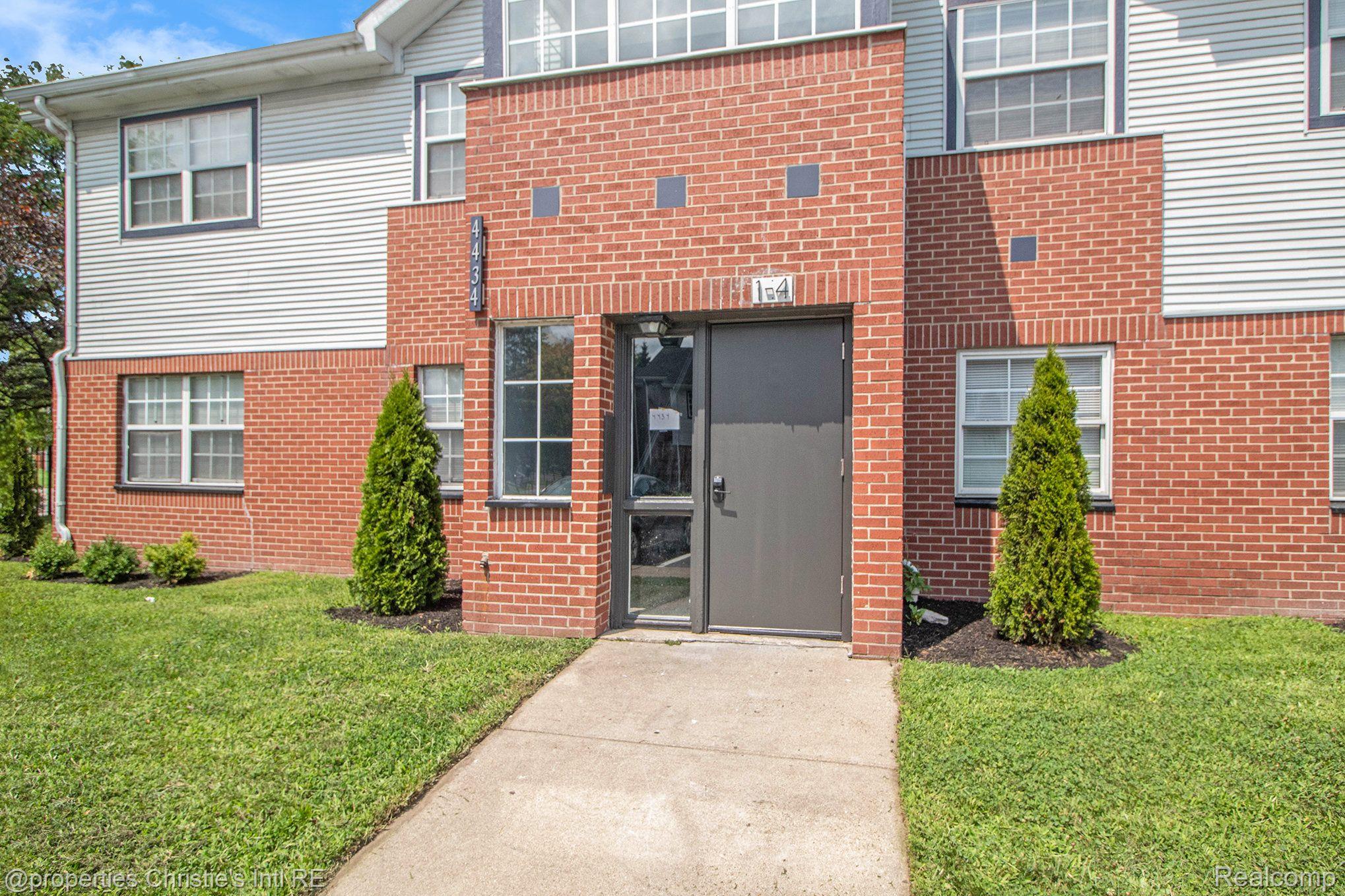 4434 TRUMBULL Street 3
