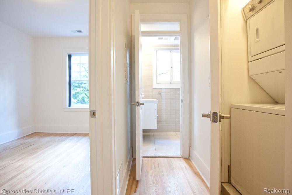 1400 VAN DYKE Street 206