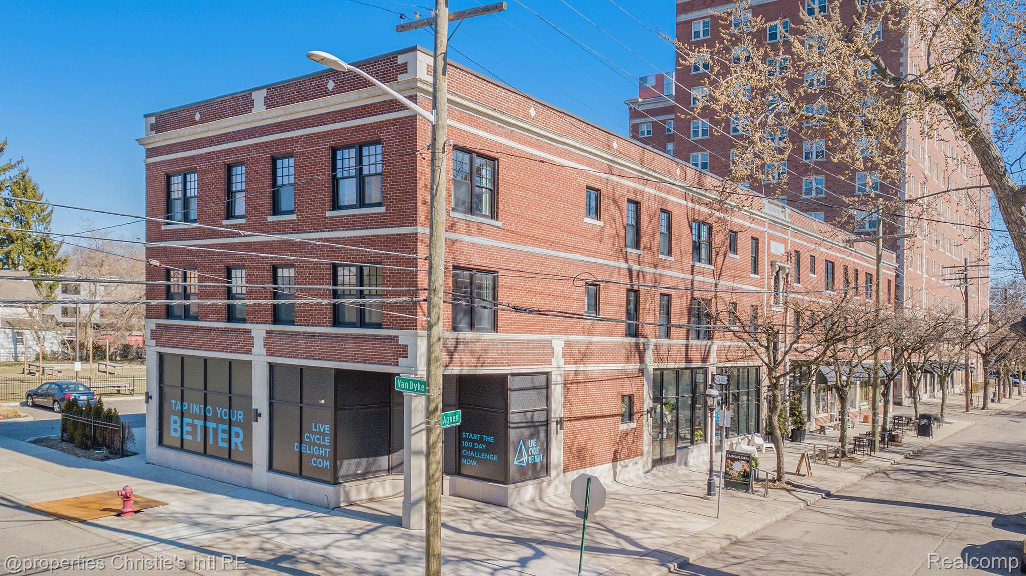 1400 VAN DYKE Street 206