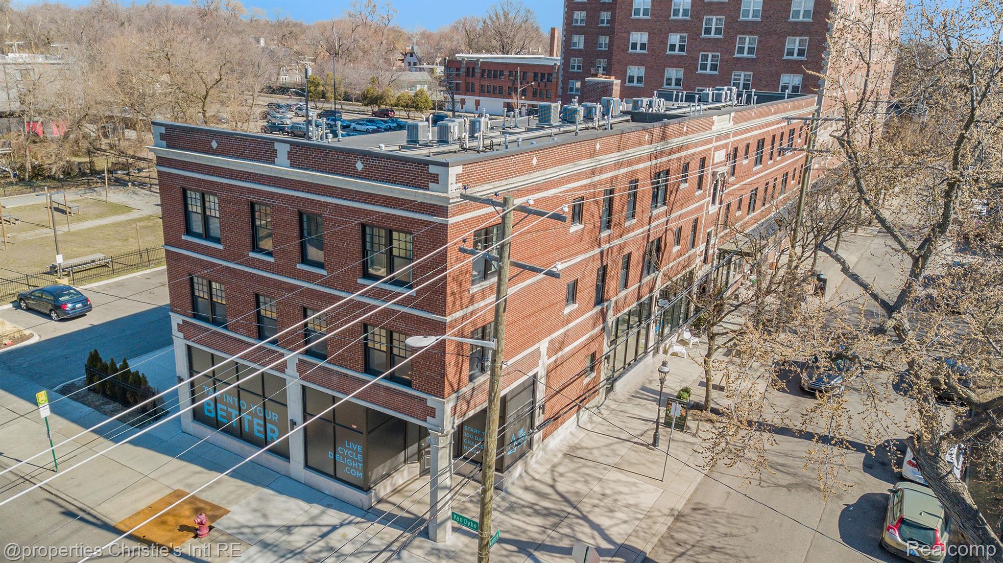 1400 VAN DYKE Street 206