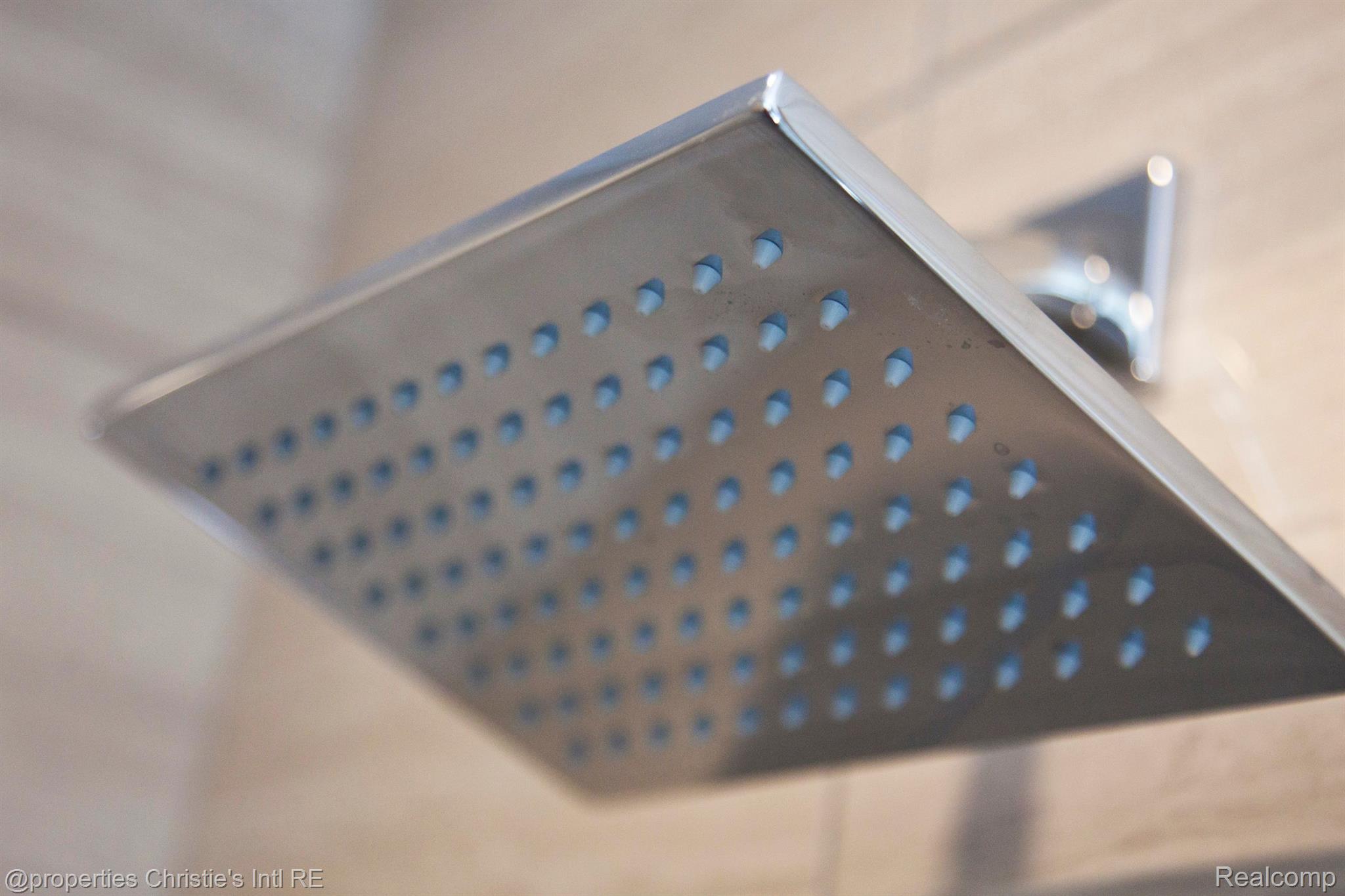 1400 VAN DYKE Street 206