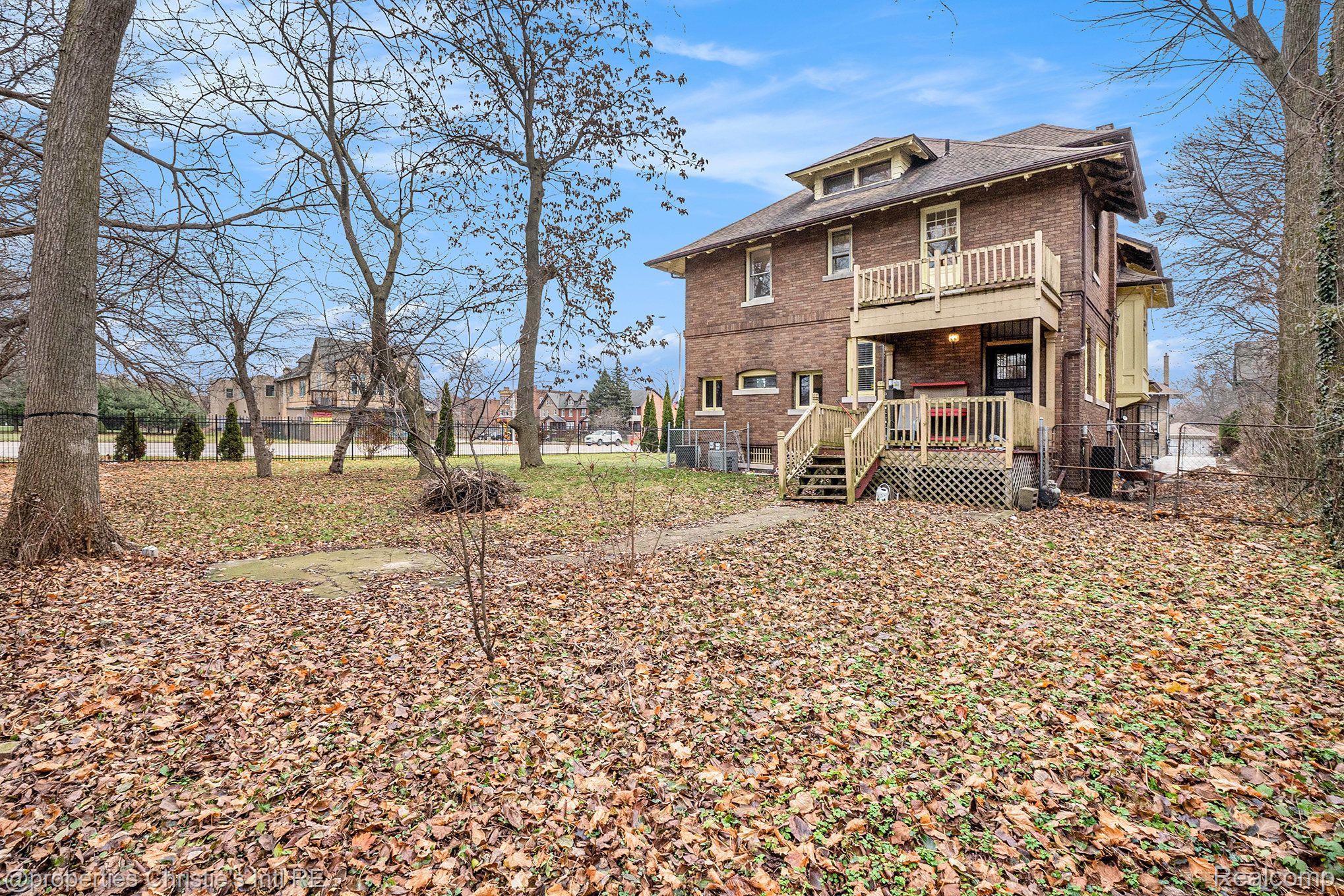 10 LONGFELLOW Street