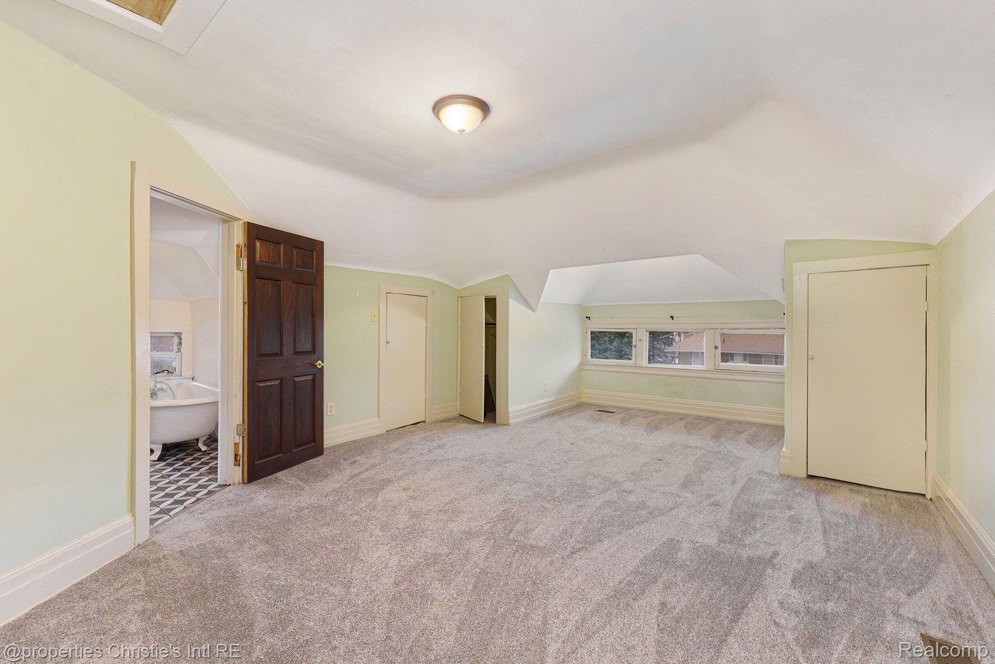 10 LONGFELLOW Street