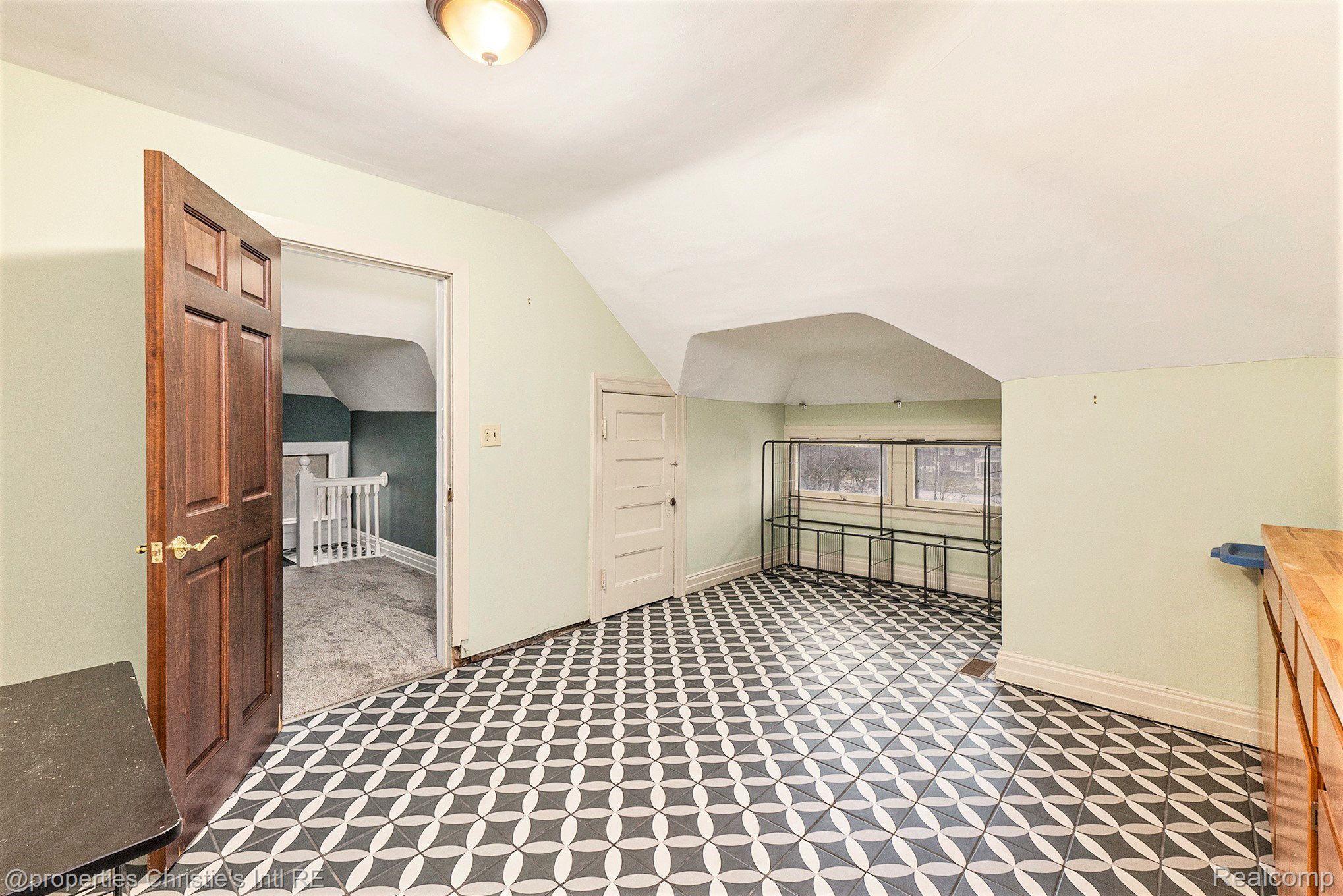 10 LONGFELLOW Street