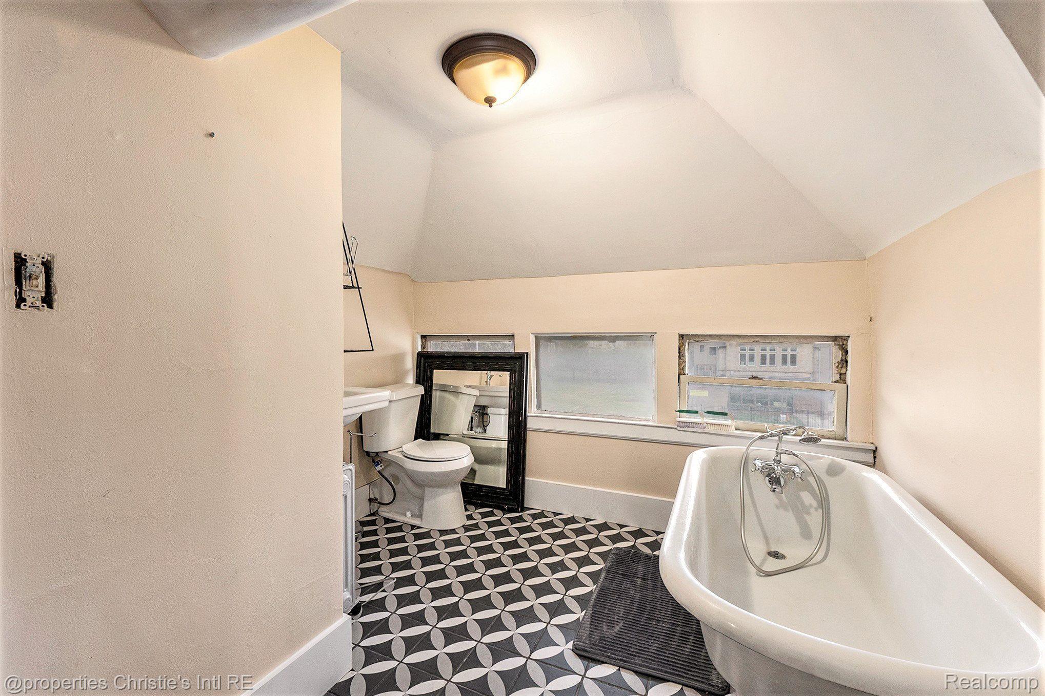 10 LONGFELLOW Street