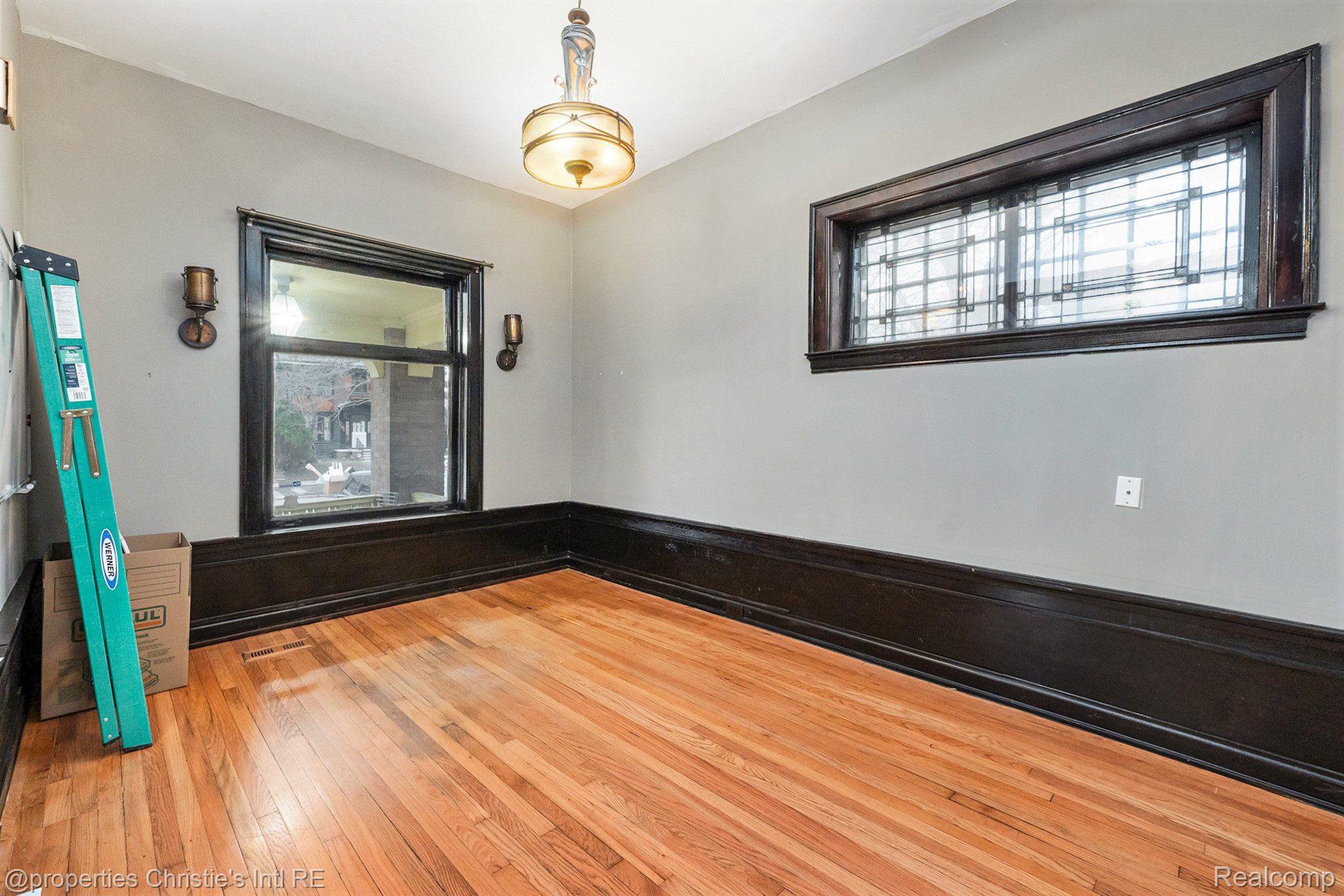 10 LONGFELLOW Street