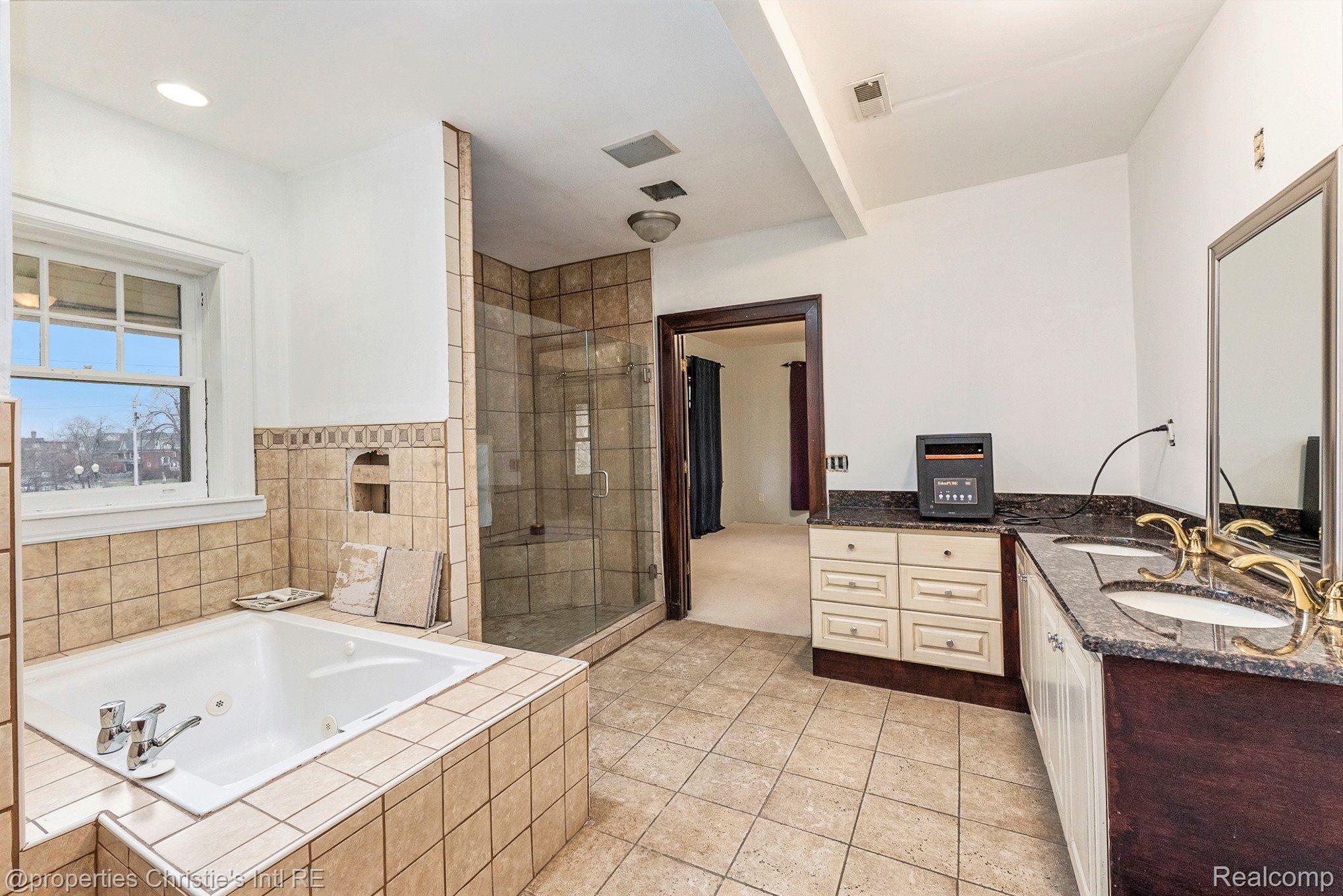 10 LONGFELLOW Street